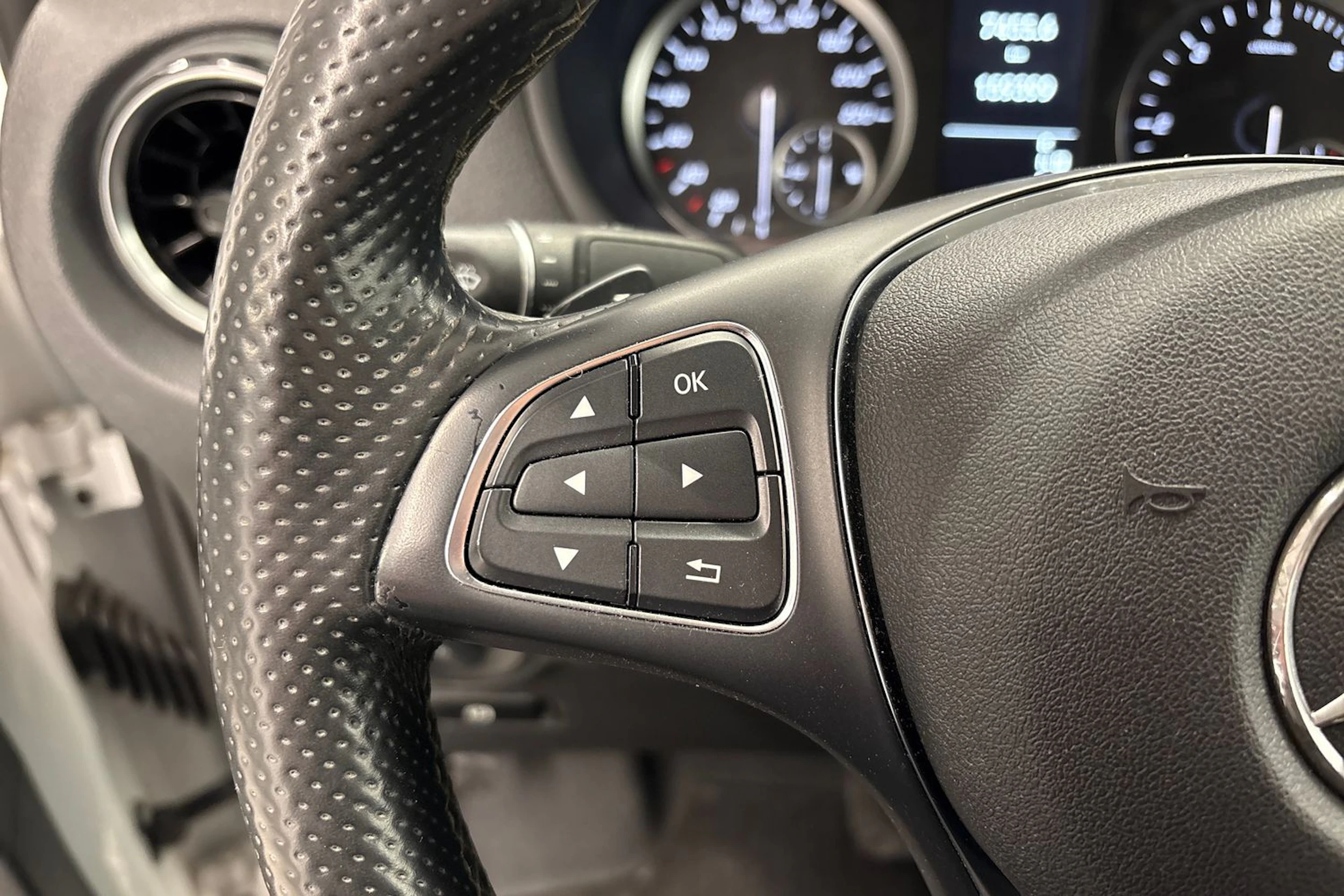 valkoinen Mercedes-Benz Vito 2021 kuva 10.