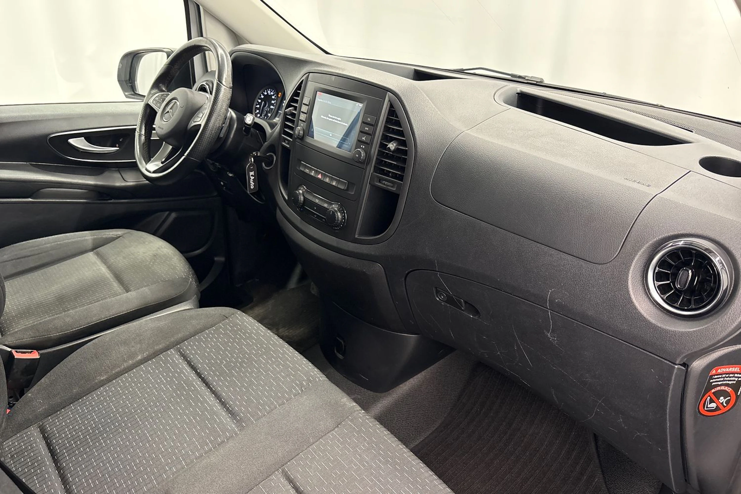 valkoinen Mercedes-Benz Vito 2021 kuva 14.