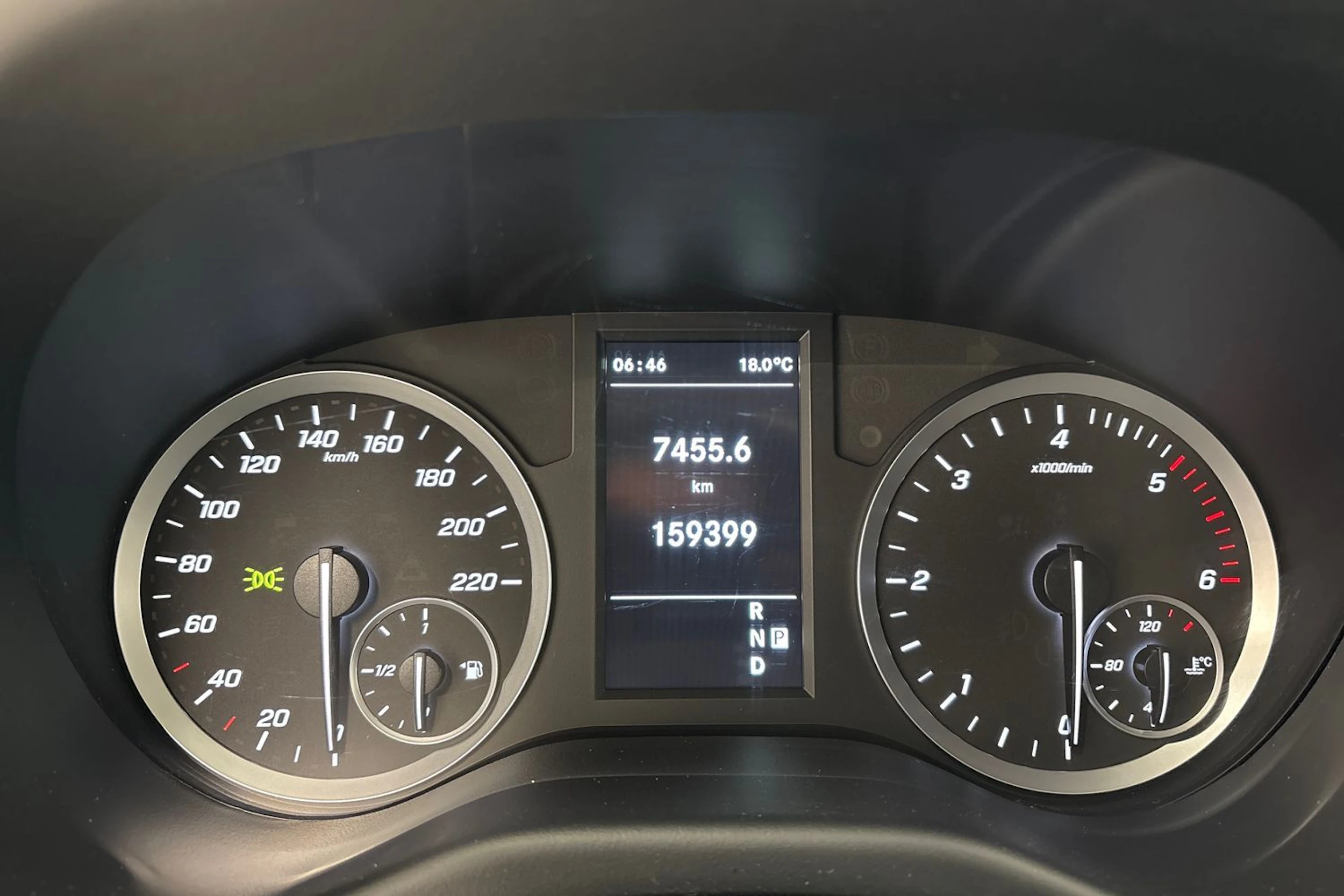 valkoinen Mercedes-Benz Vito 2021 kuva 16.