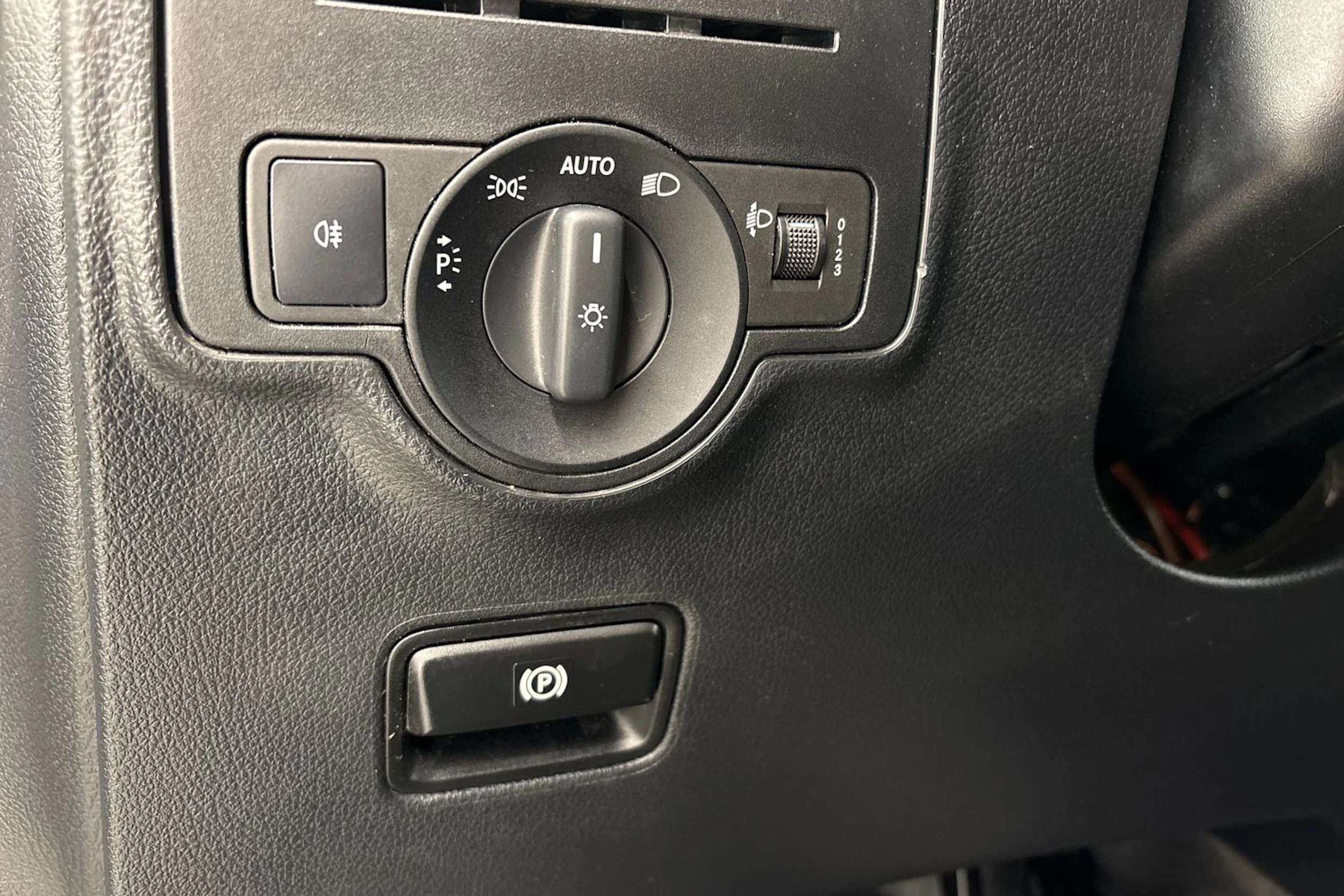 valkoinen Mercedes-Benz Vito 2021 kuva 17.