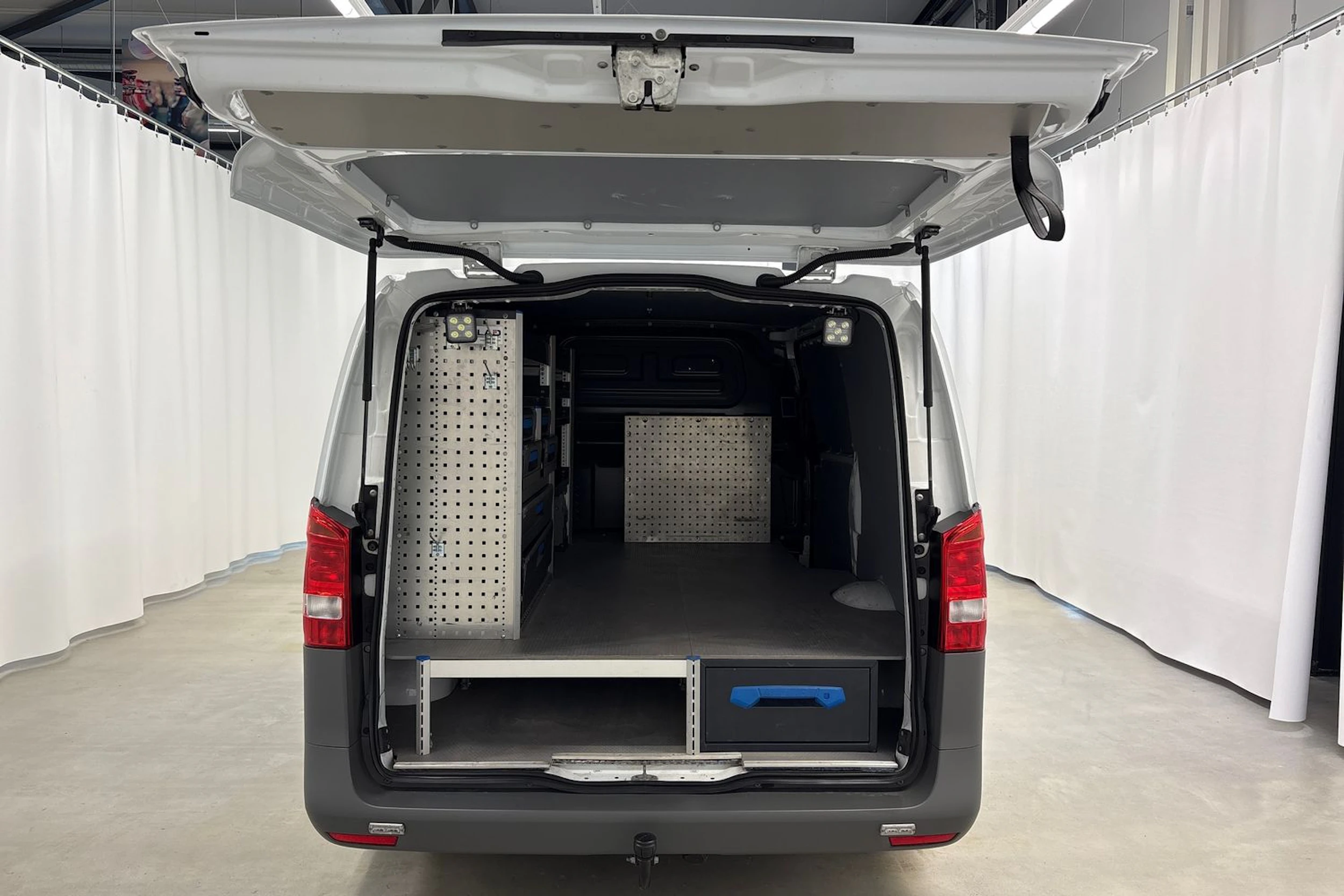 valkoinen Mercedes-Benz Vito 2021 kuva 19.