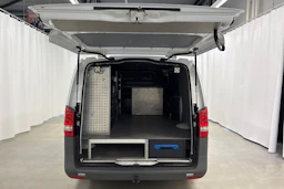 valkoinen Mercedes-Benz Vito 2021 kuva 19.