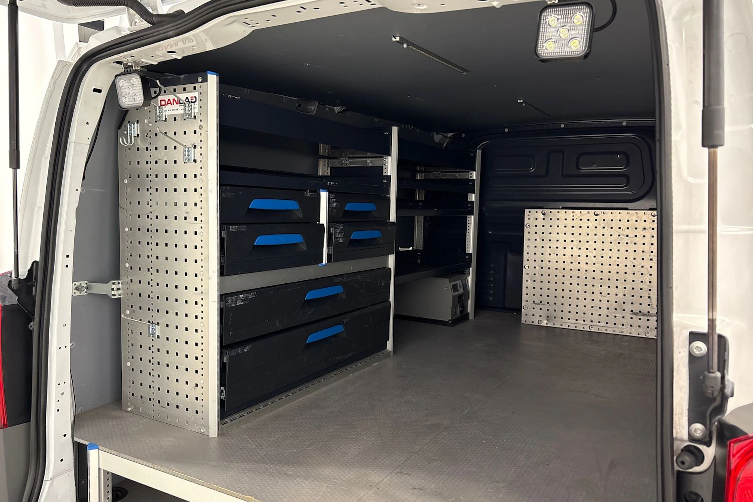 valkoinen Mercedes-Benz Vito 2021 kuva 20.