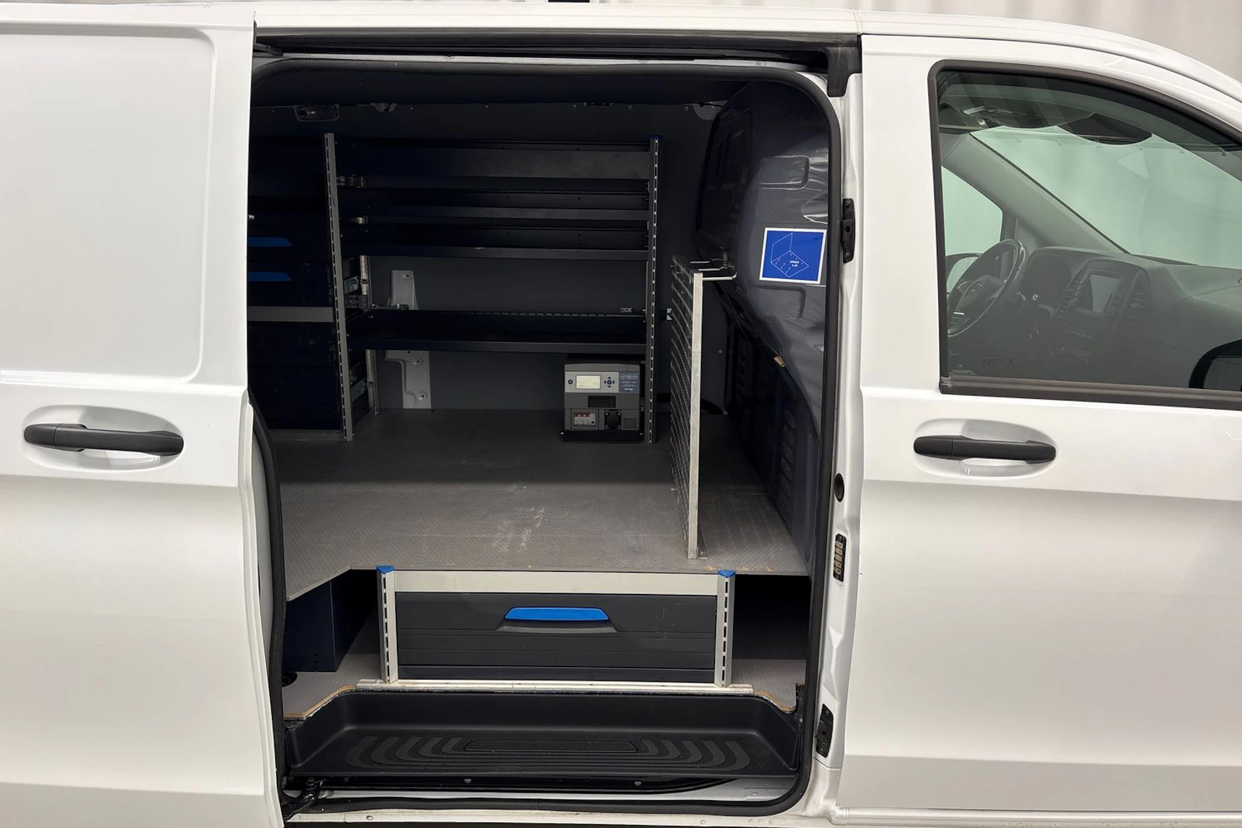 valkoinen Mercedes-Benz Vito 2021 kuva 21.