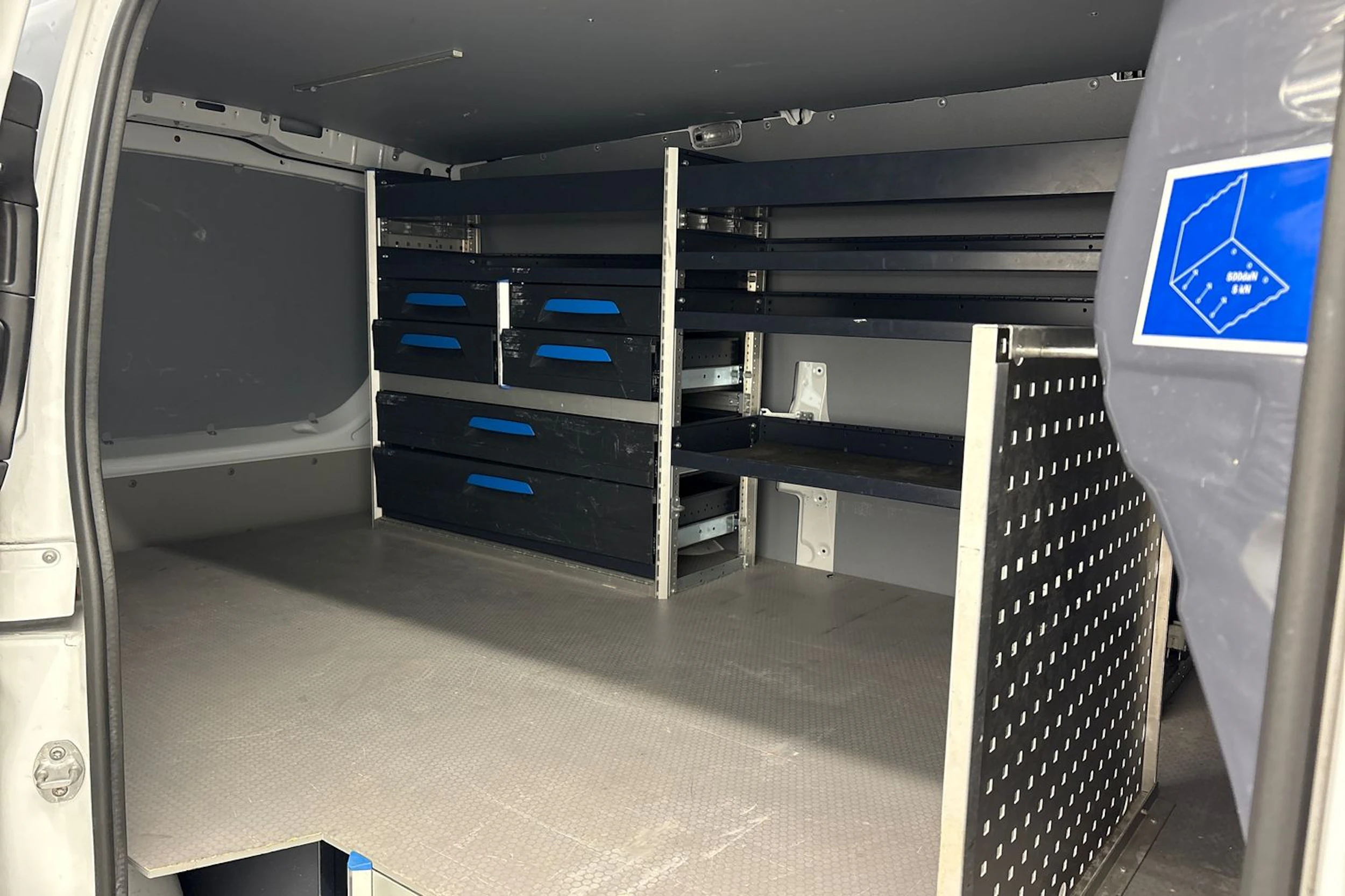 valkoinen Mercedes-Benz Vito 2021 kuva 22.