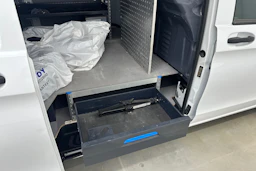 valkoinen Mercedes-Benz Vito 2021 kuva 27.
