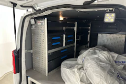 valkoinen Mercedes-Benz Vito 2021 kuva 30.