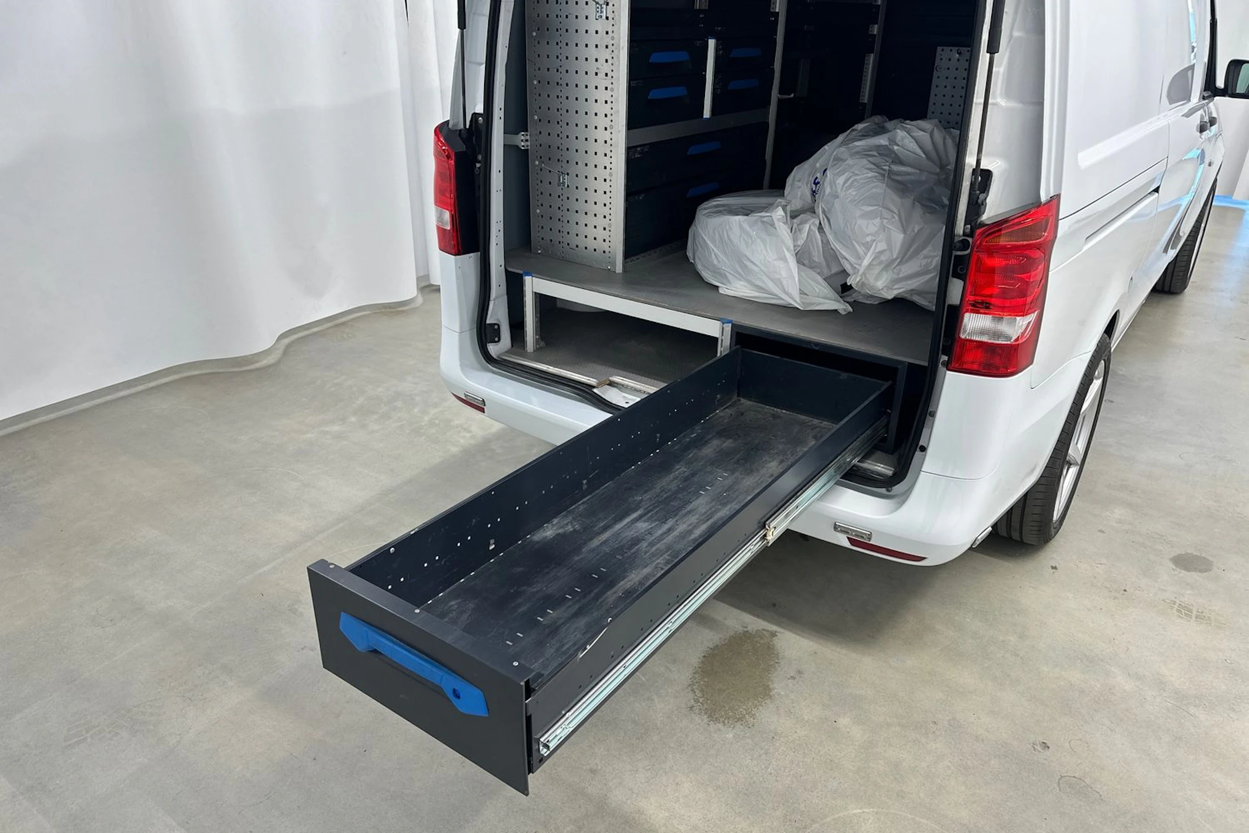 valkoinen Mercedes-Benz Vito 2021 kuva 31.