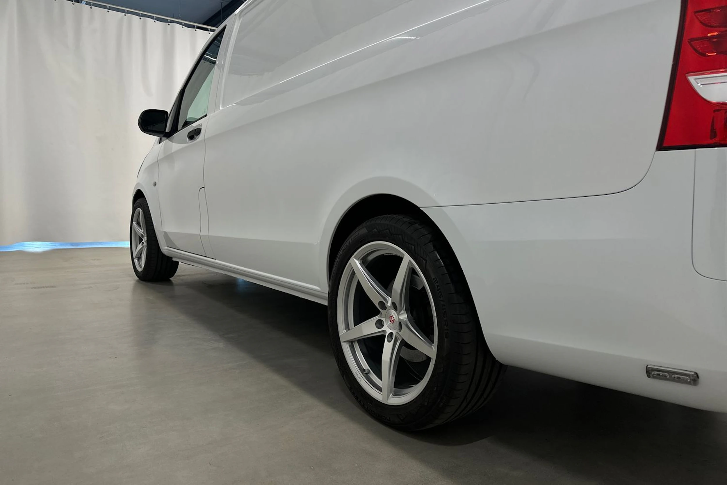 valkoinen Mercedes-Benz Vito 2021 kuva 33.