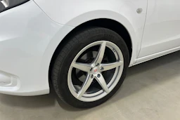 valkoinen Mercedes-Benz Vito 2021 kuva 34.