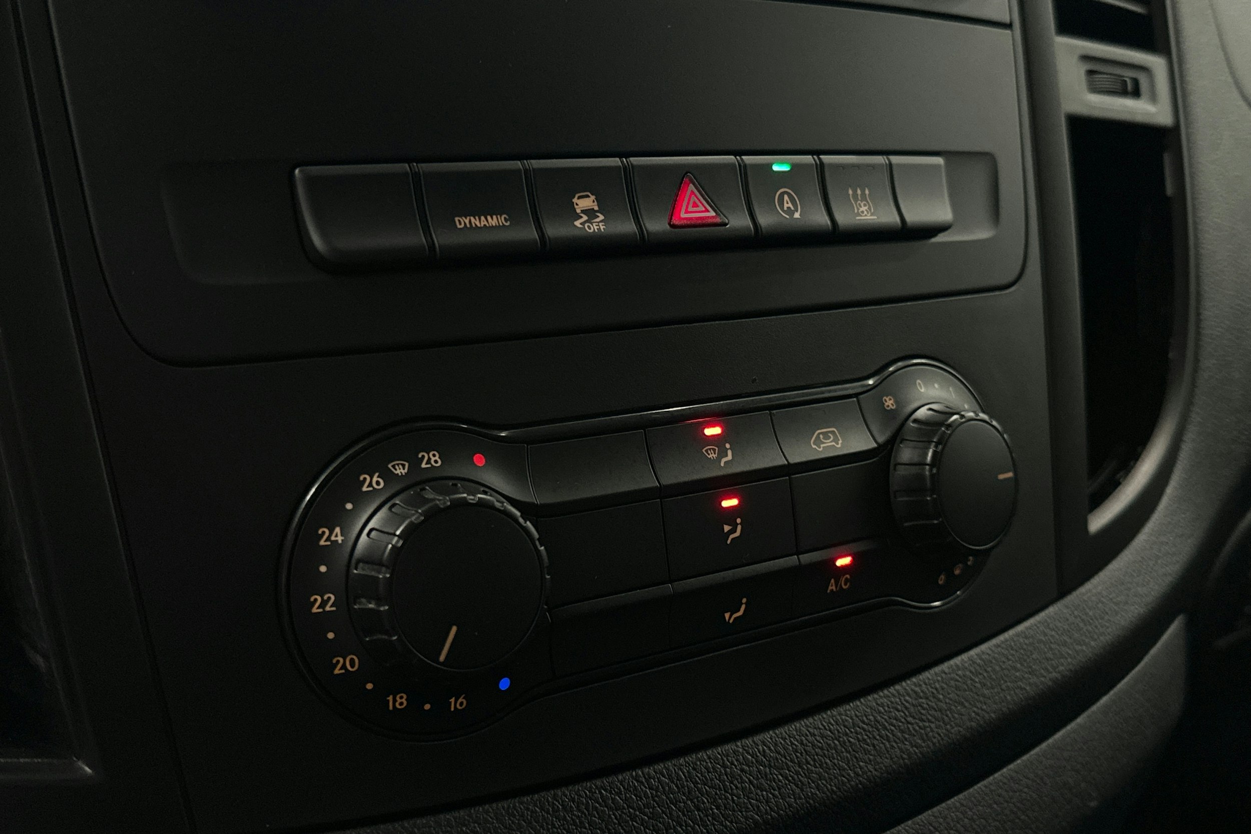 valkoinen Mercedes-Benz Vito 2021 kuva 23.