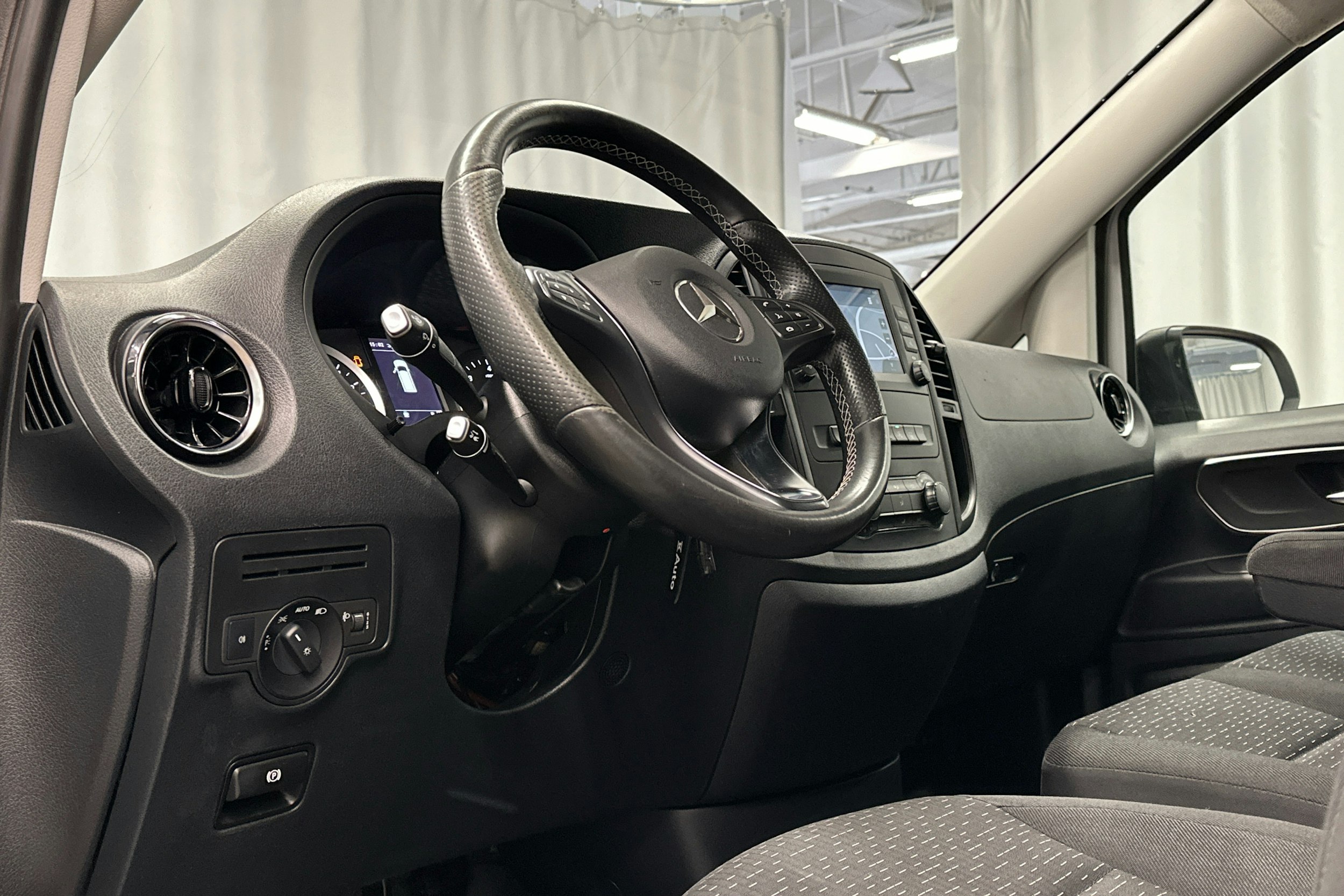 valkoinen Mercedes-Benz Vito 2021 kuva 6.