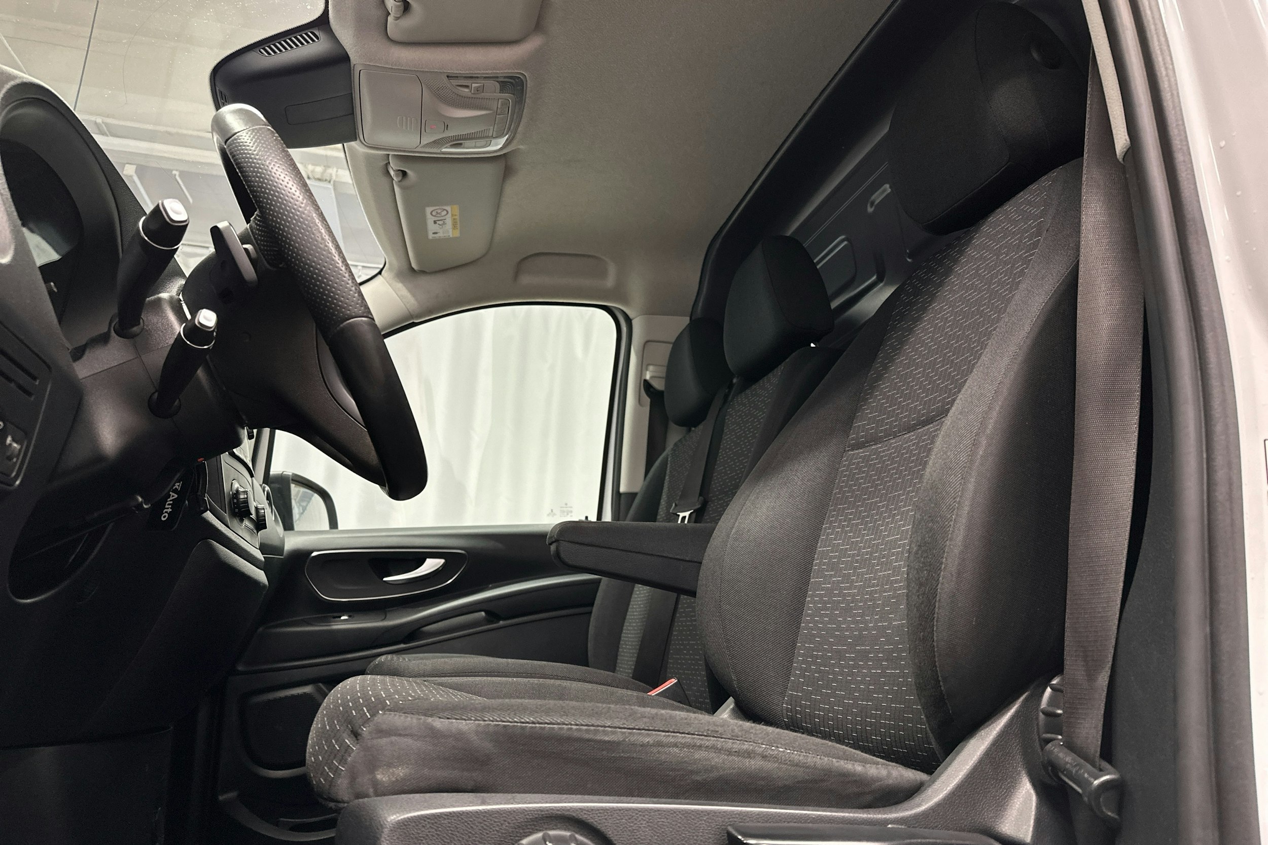 valkoinen Mercedes-Benz Vito 2021 kuva 8.