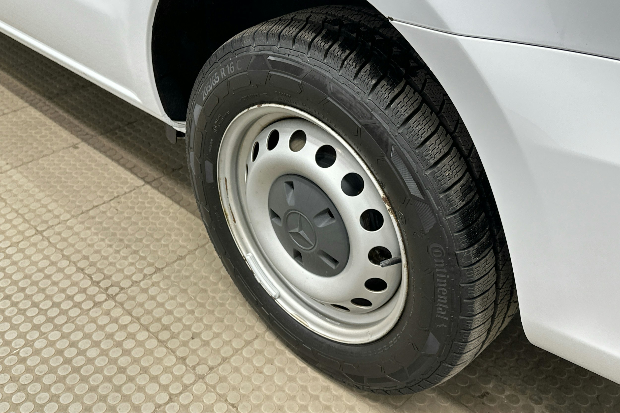 valkoinen Mercedes-Benz Vito 2021 kuva 10.