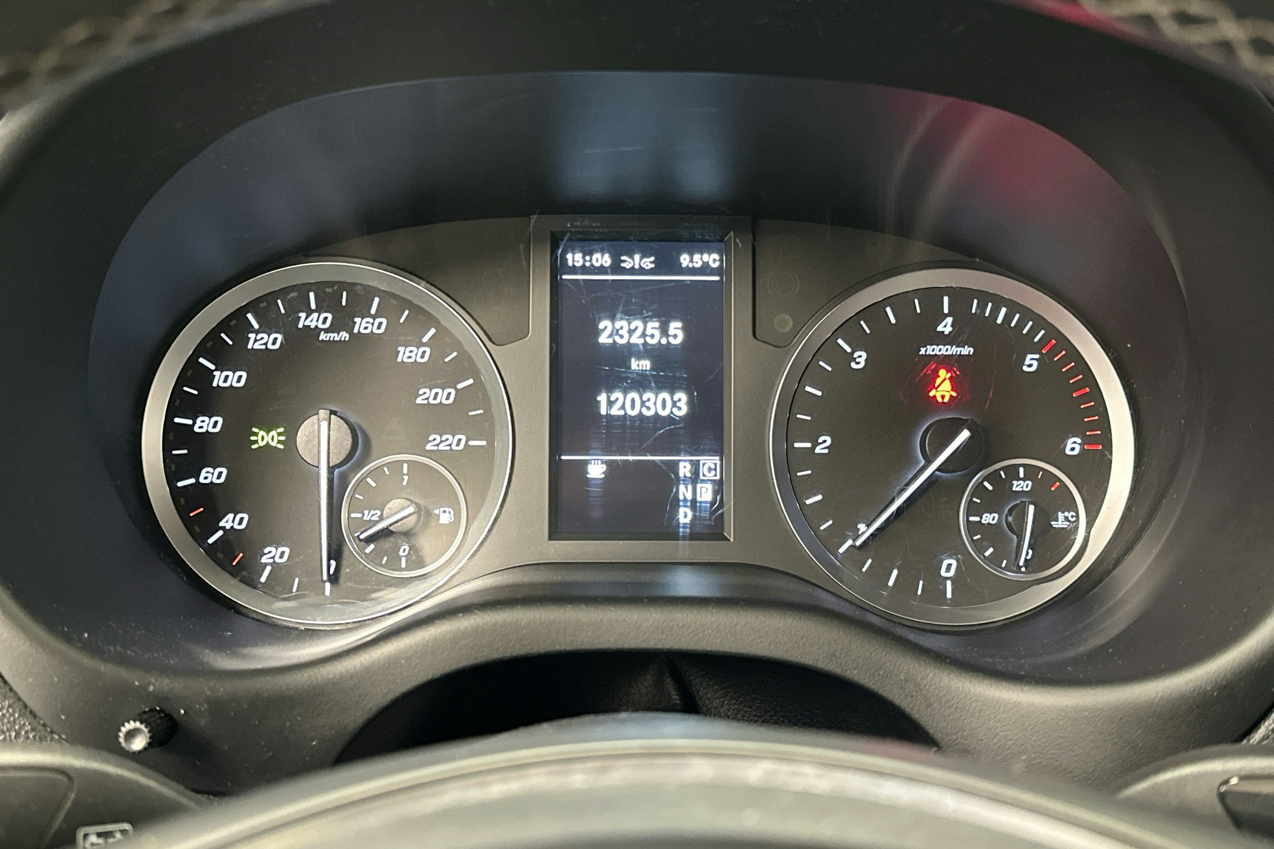 valkoinen Mercedes-Benz Vito 2021 kuva 14.