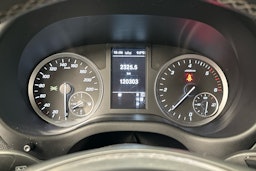 valkoinen Mercedes-Benz Vito 2021 kuva 14.