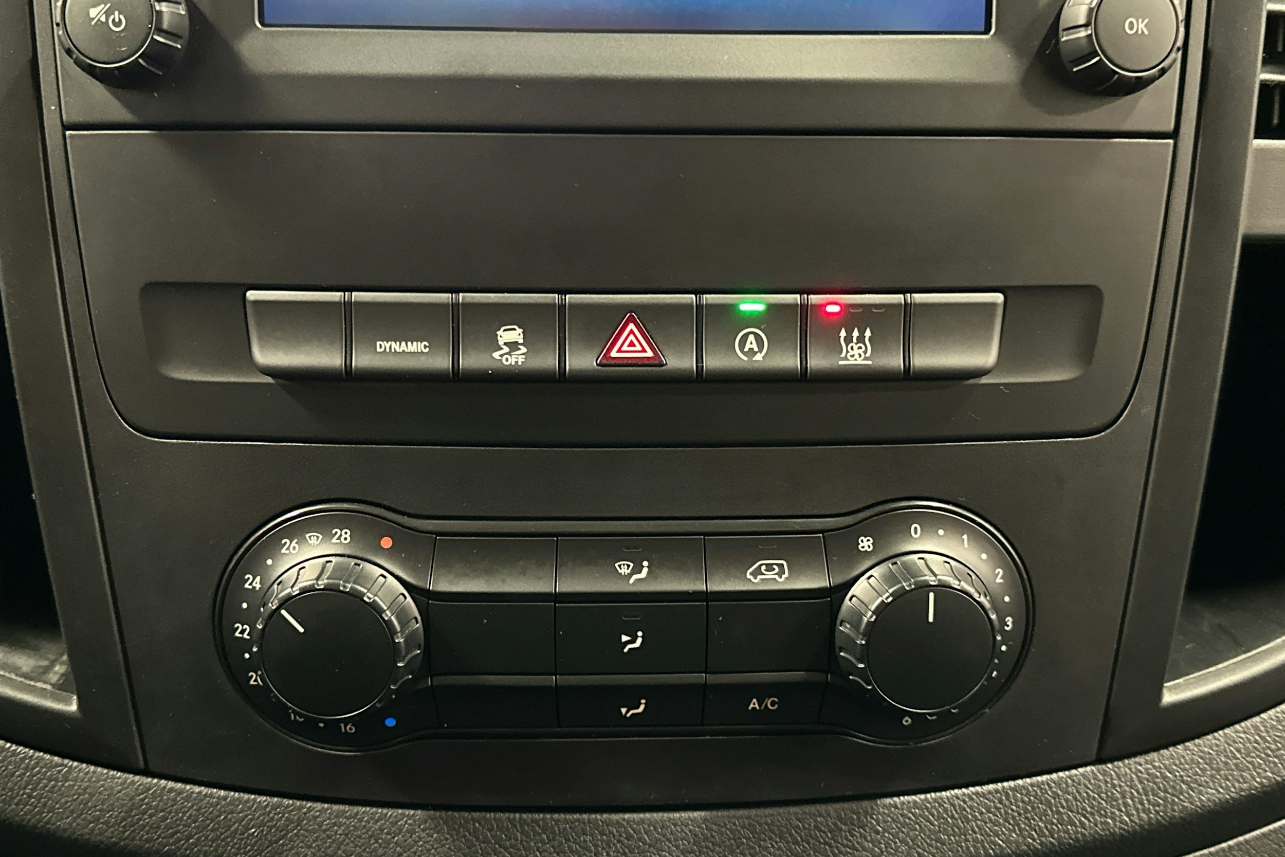 valkoinen Mercedes-Benz Vito 2021 kuva 19.