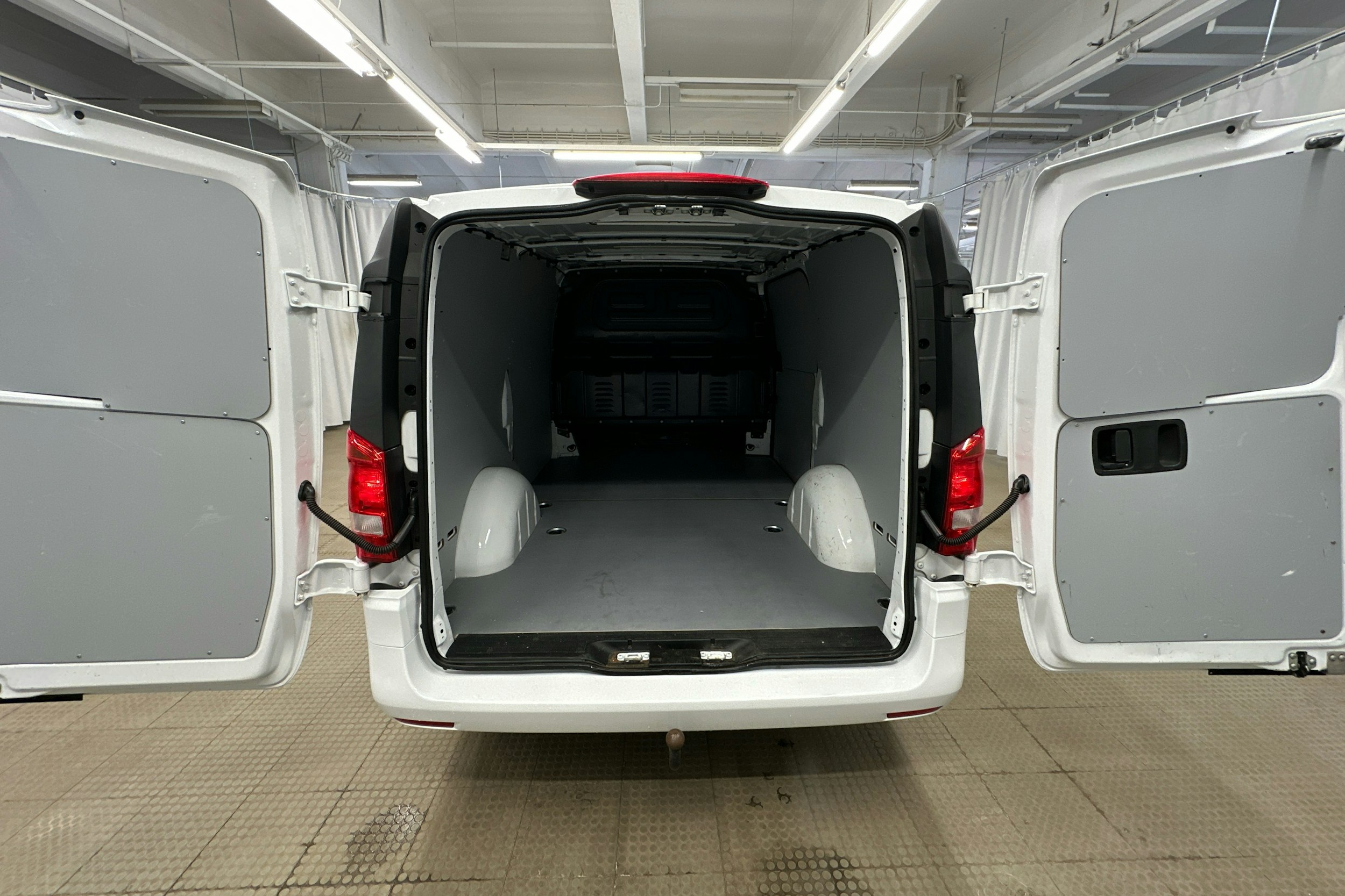 valkoinen Mercedes-Benz Vito 2021 kuva 21.