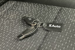 valkoinen Mercedes-Benz Vito 2021 kuva 23.