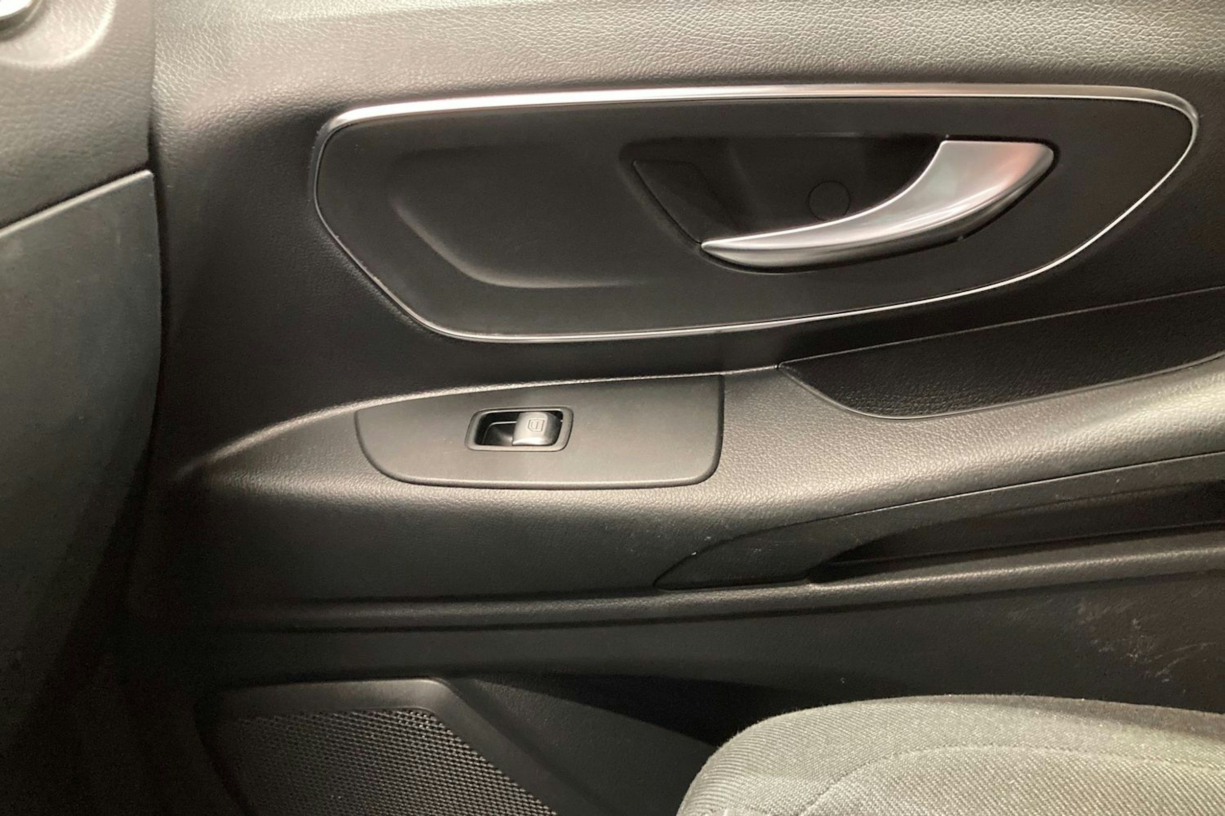 valkoinen Mercedes-Benz Vito 2021 kuva 27.