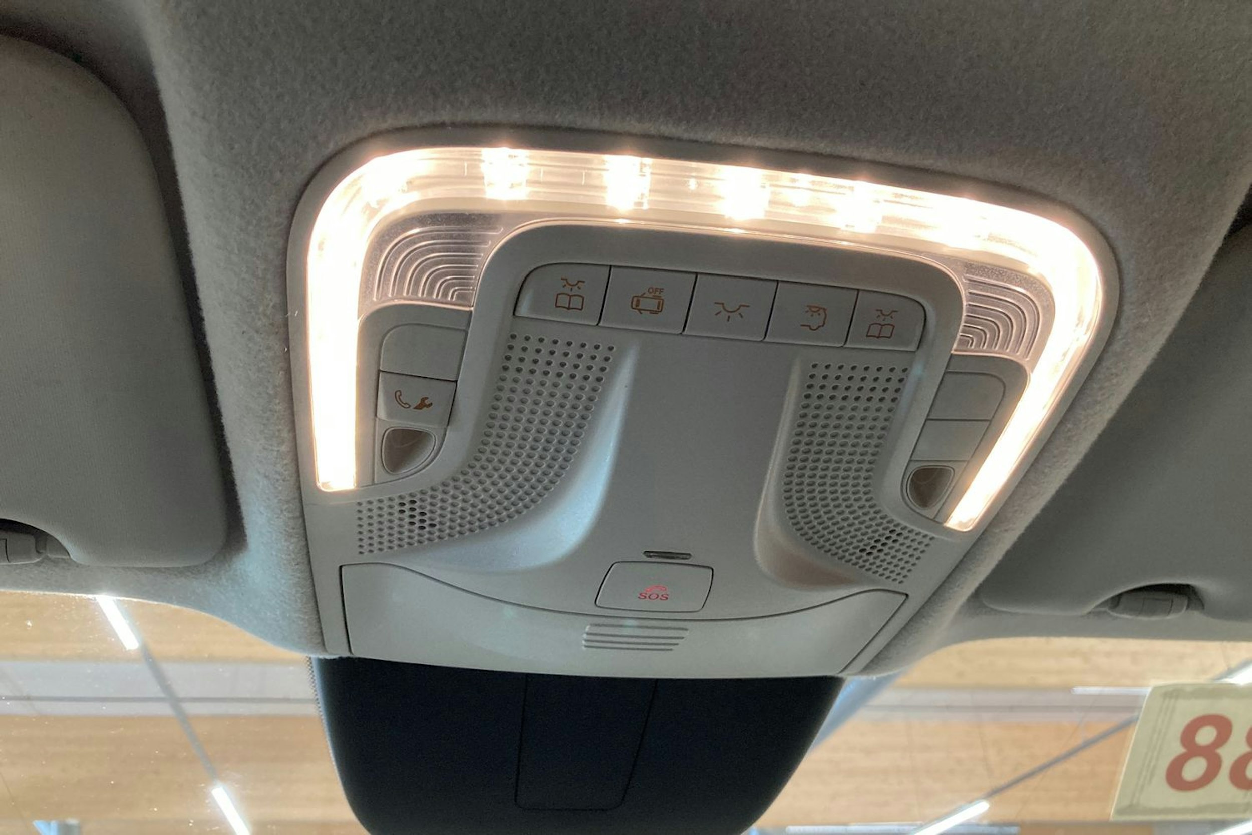 valkoinen Mercedes-Benz Vito 2021 kuva 28.