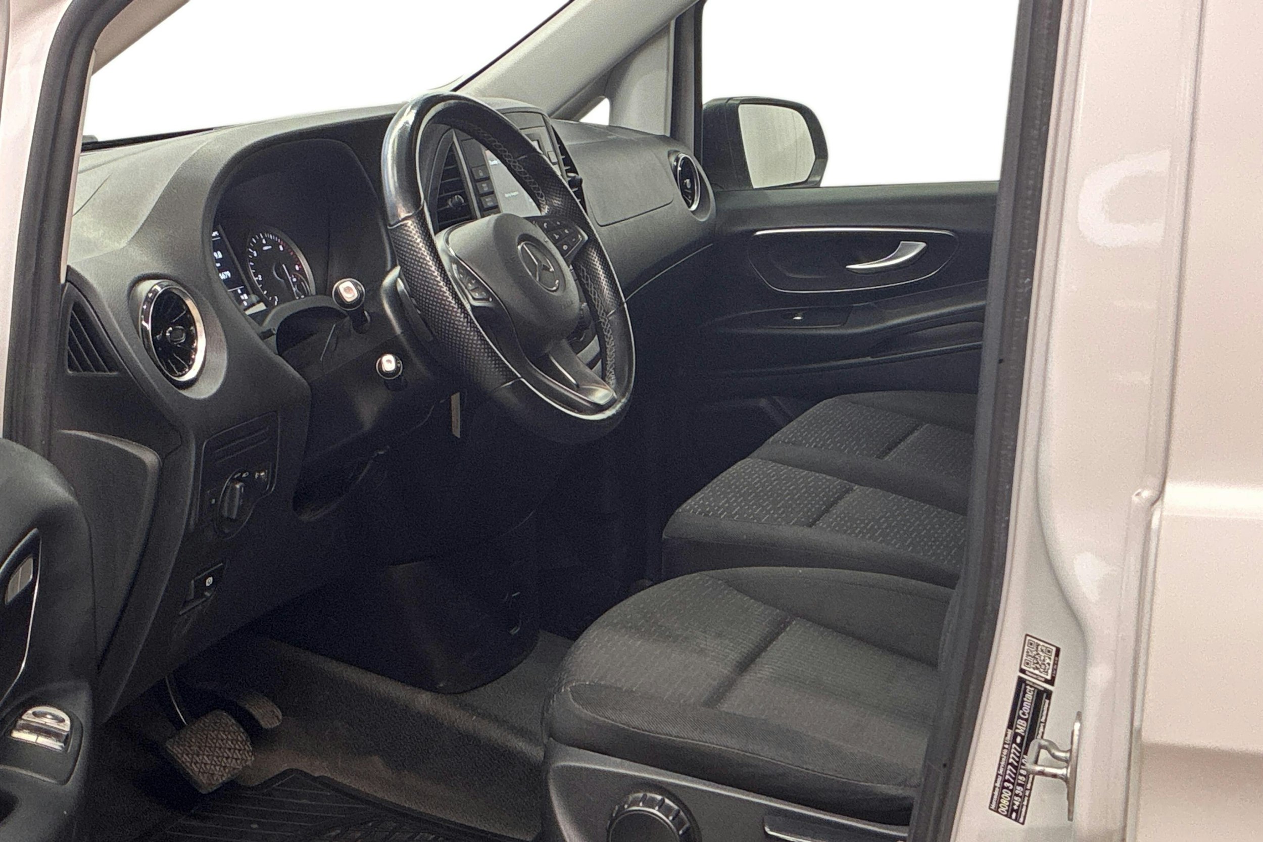 valkoinen Mercedes-Benz Vito 2021 kuva 8.
