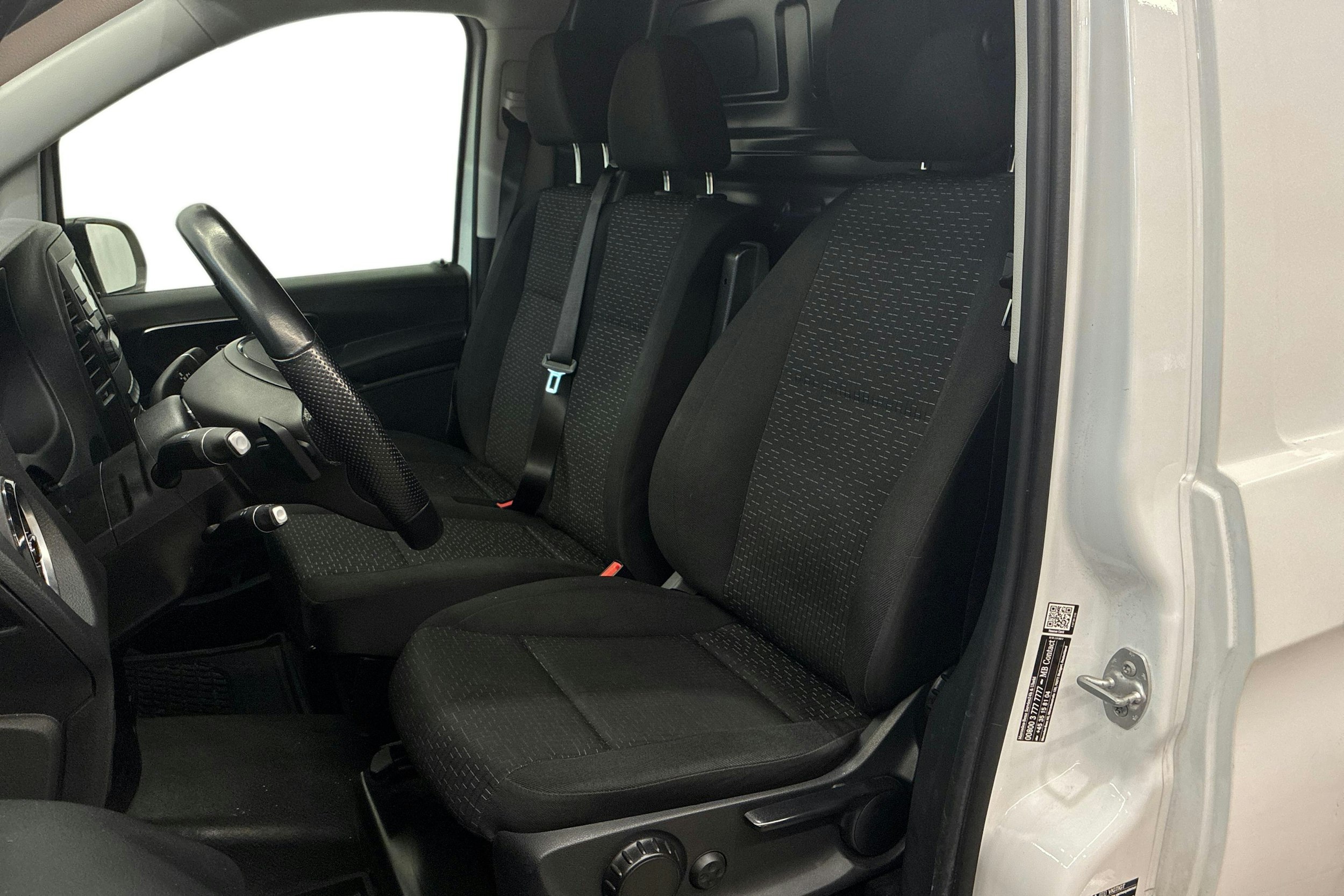 valkoinen Mercedes-Benz Vito 2021 kuva 9.