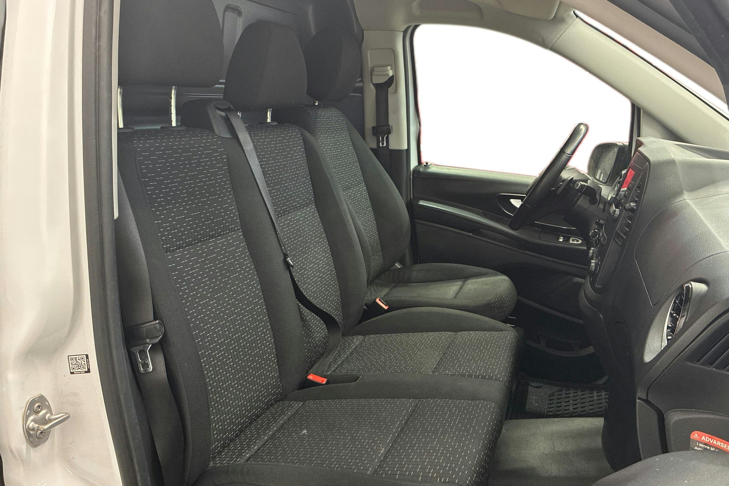 valkoinen Mercedes-Benz Vito 2021 kuva 12.
