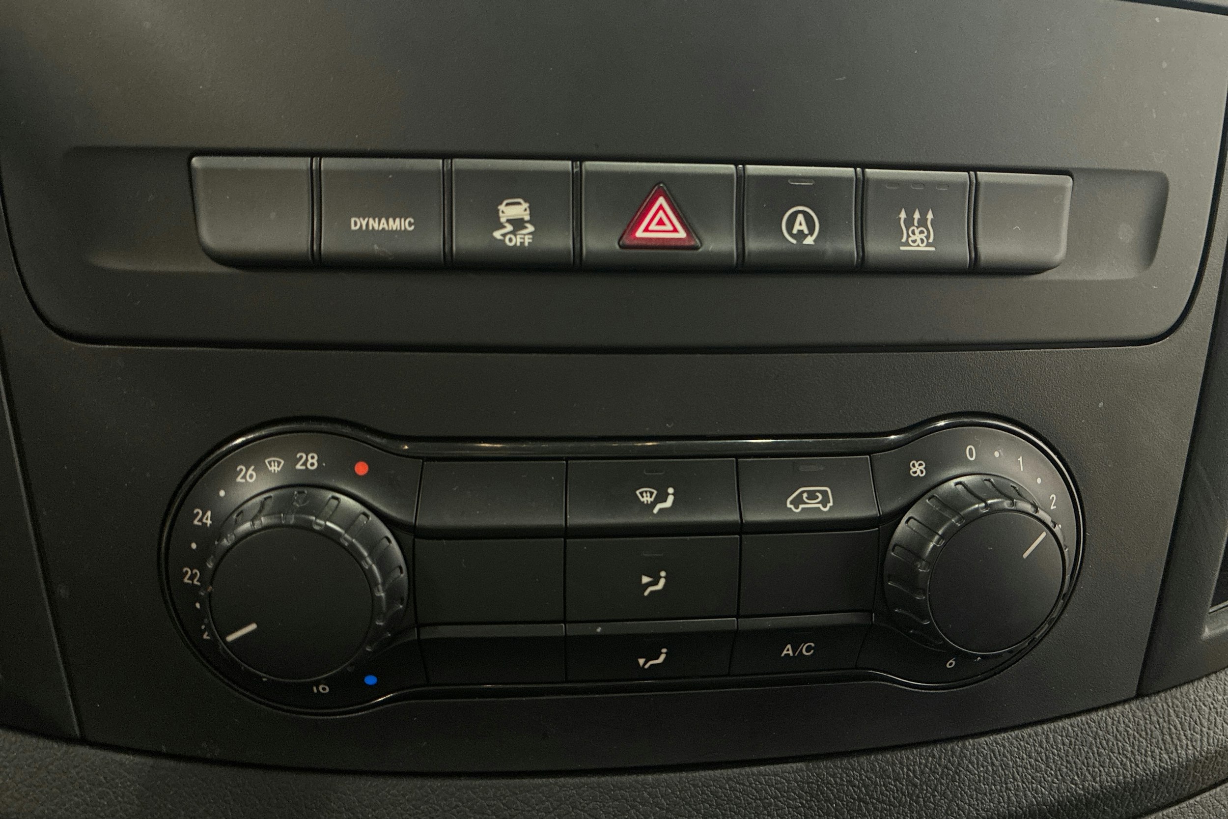 valkoinen Mercedes-Benz Vito 2021 kuva 19.