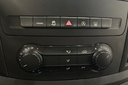 valkoinen Mercedes-Benz Vito 2021 kuva 19.