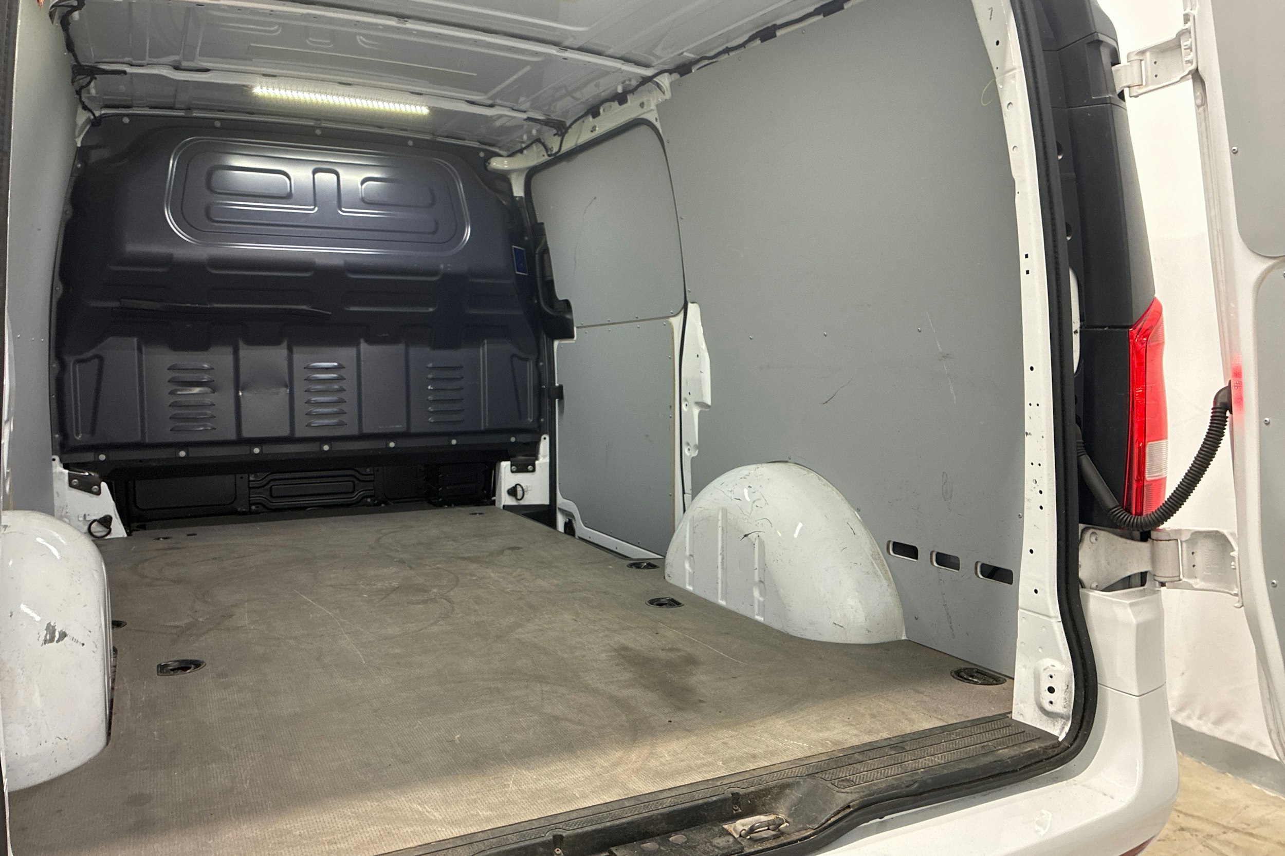 valkoinen Mercedes-Benz Vito 2021 kuva 23.