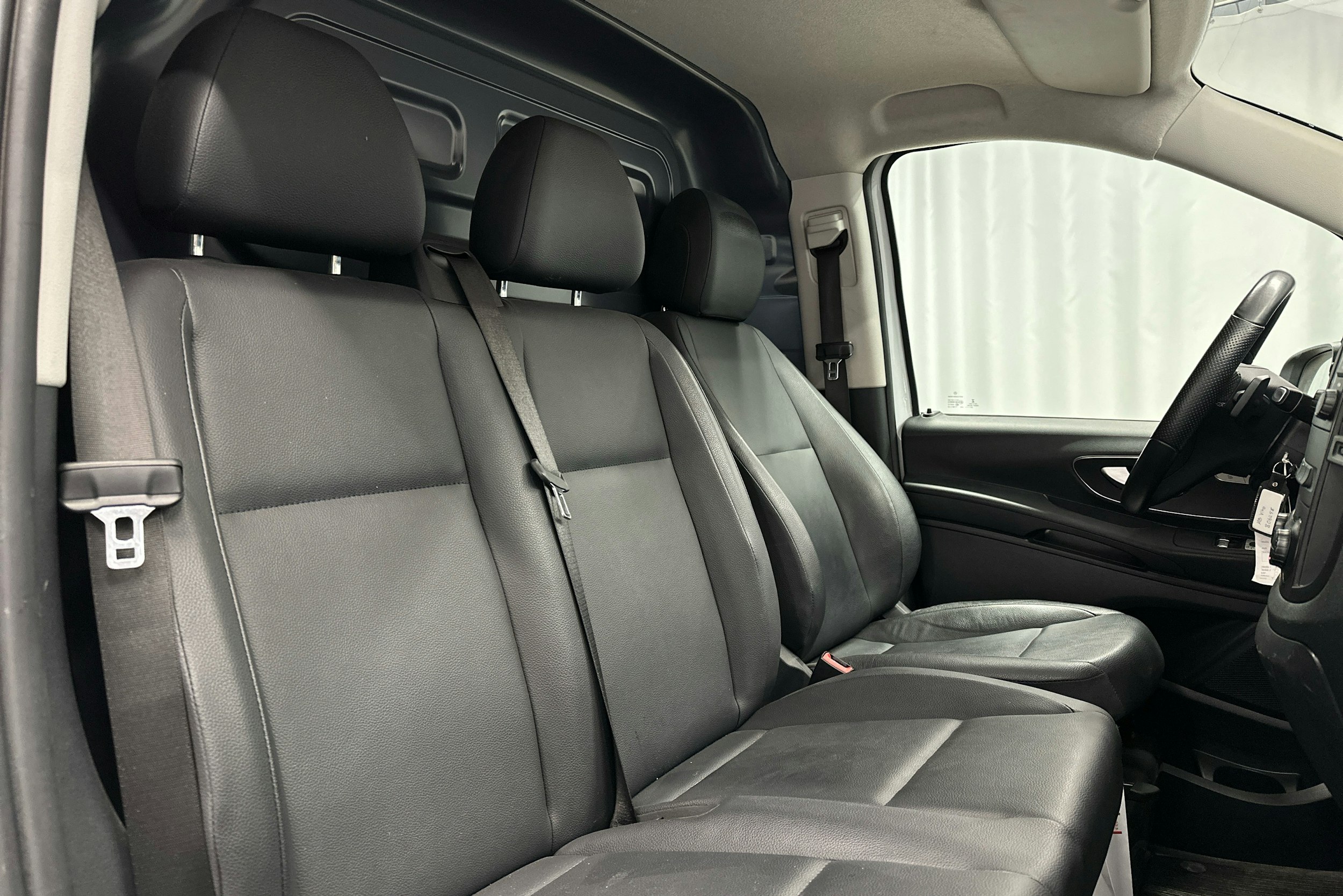 valkoinen Mercedes-Benz Vito 2021 kuva 7.