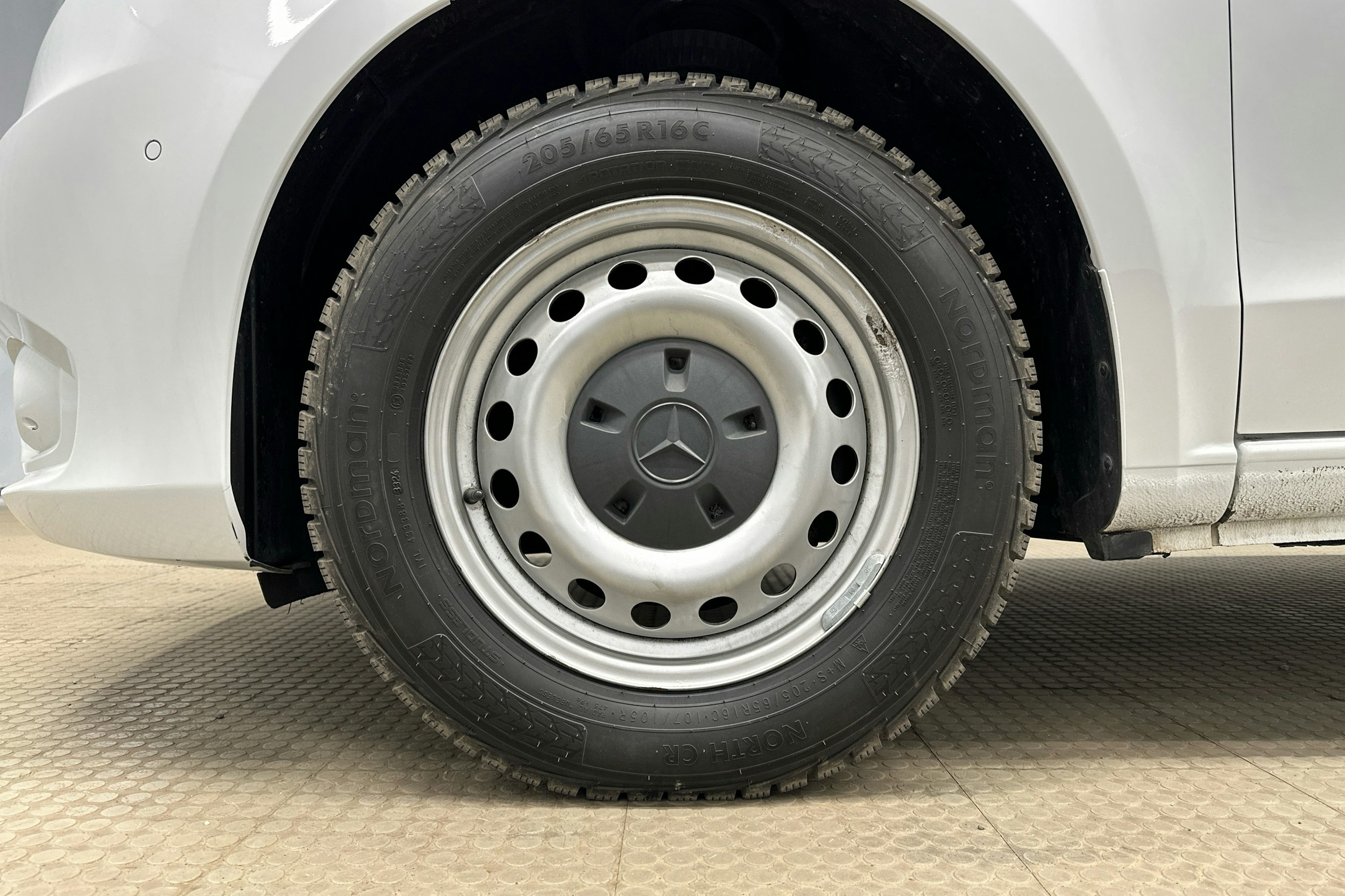 valkoinen Mercedes-Benz Vito 2021 kuva 9.