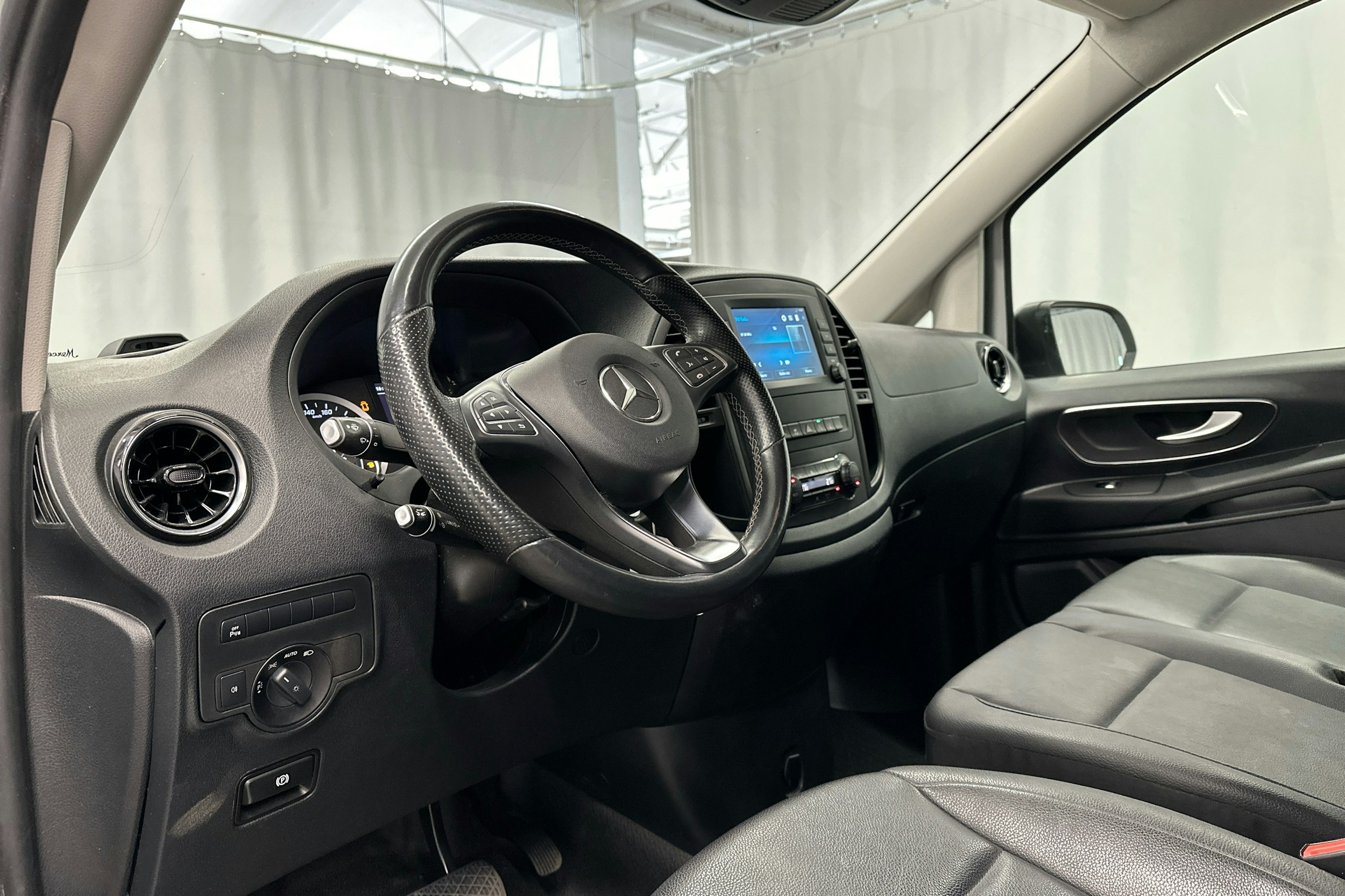 valkoinen Mercedes-Benz Vito 2021 kuva 10.