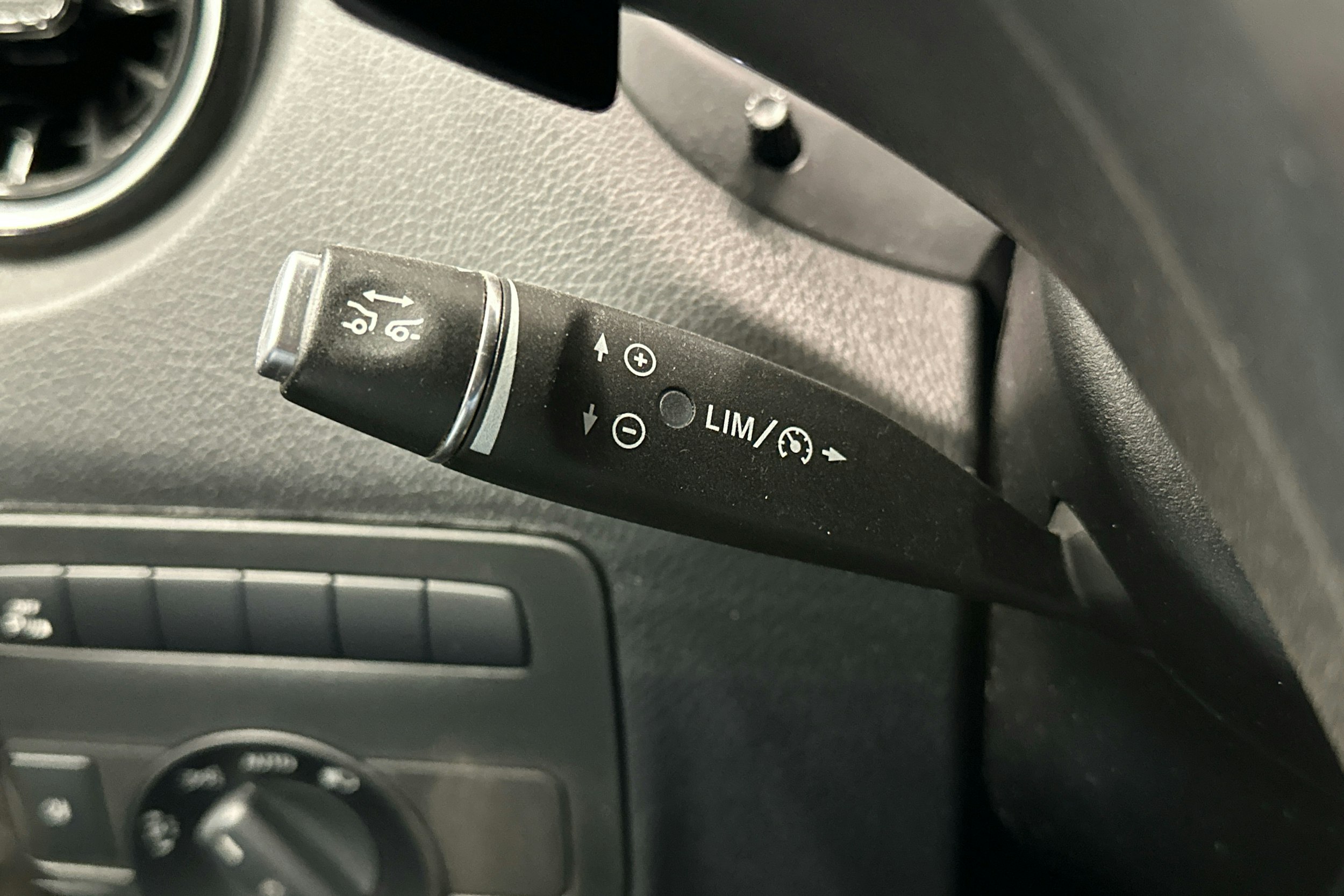valkoinen Mercedes-Benz Vito 2021 kuva 11.