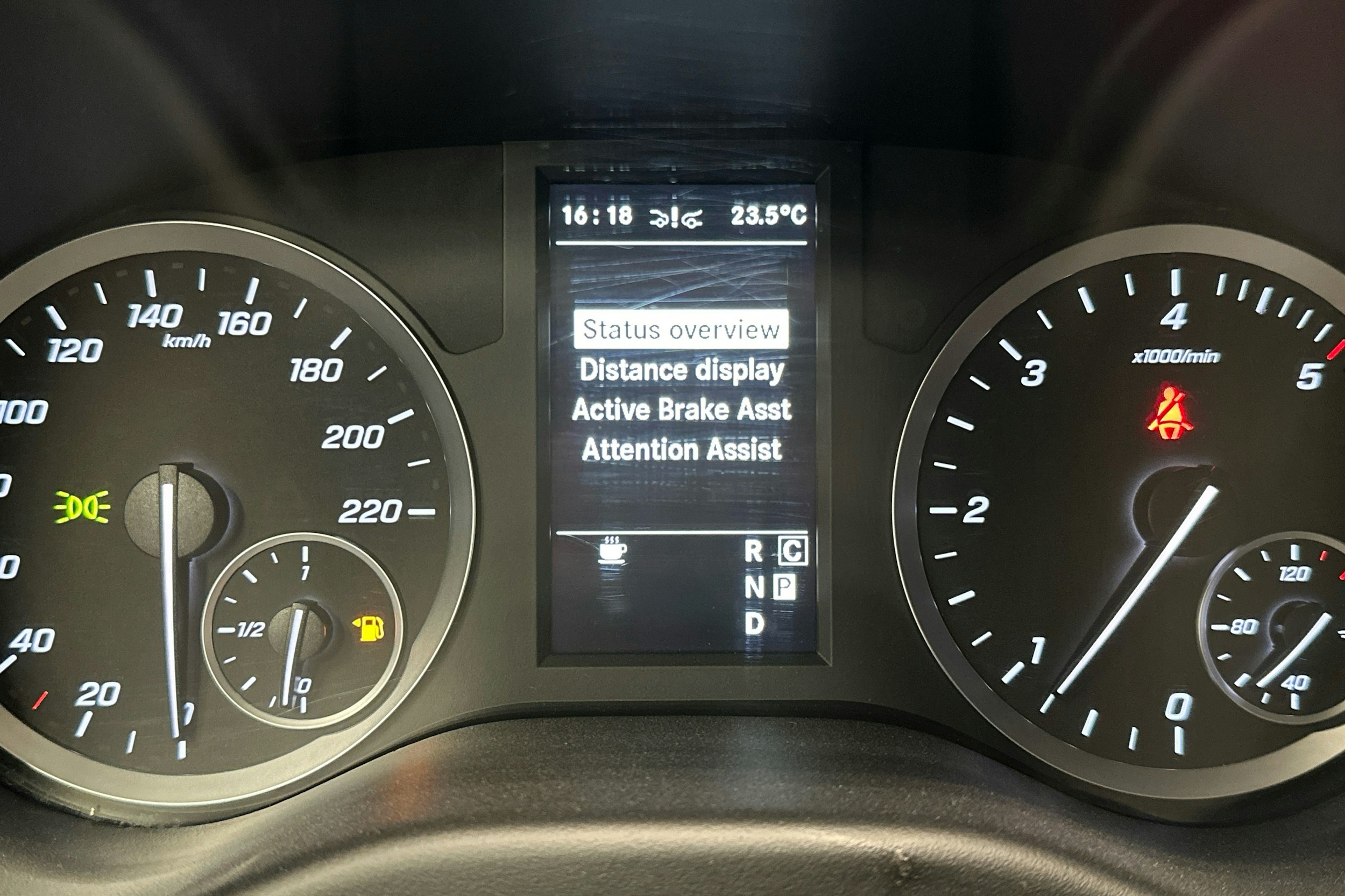 valkoinen Mercedes-Benz Vito 2021 kuva 15.