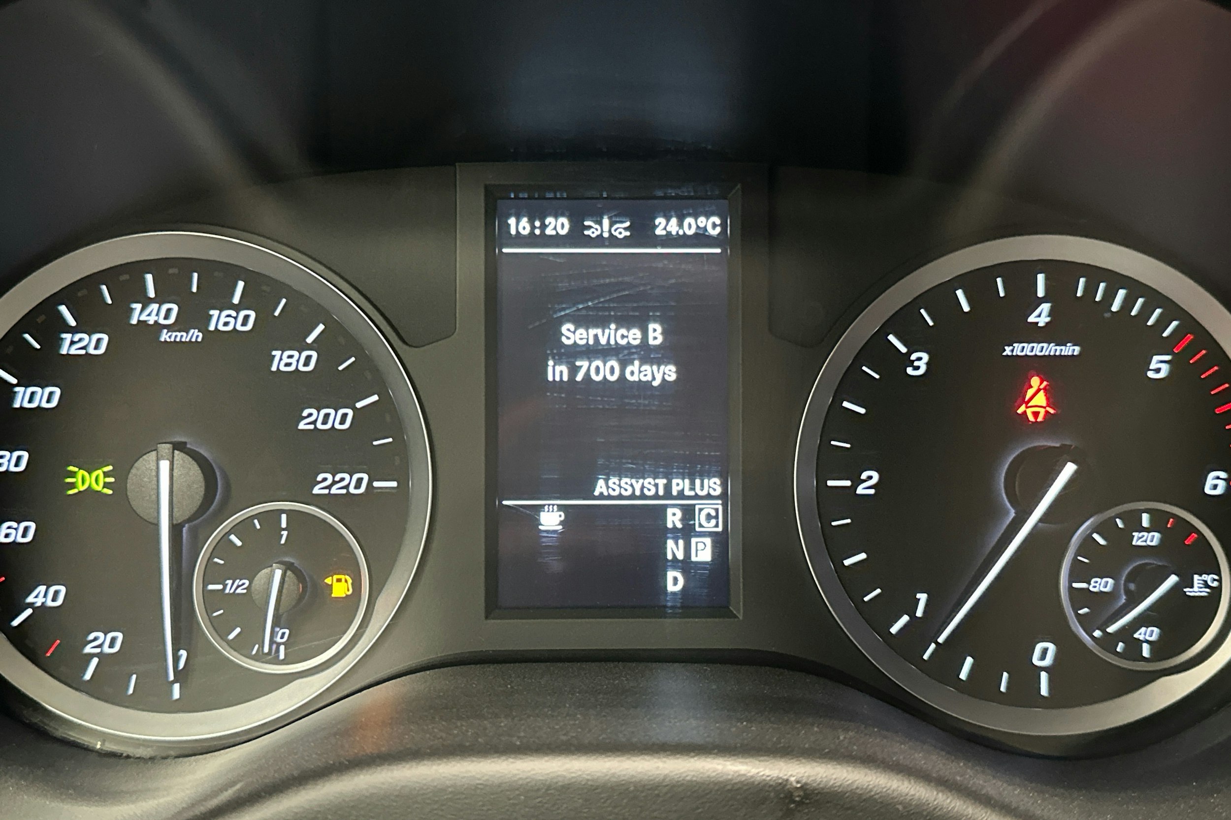 valkoinen Mercedes-Benz Vito 2021 kuva 19.