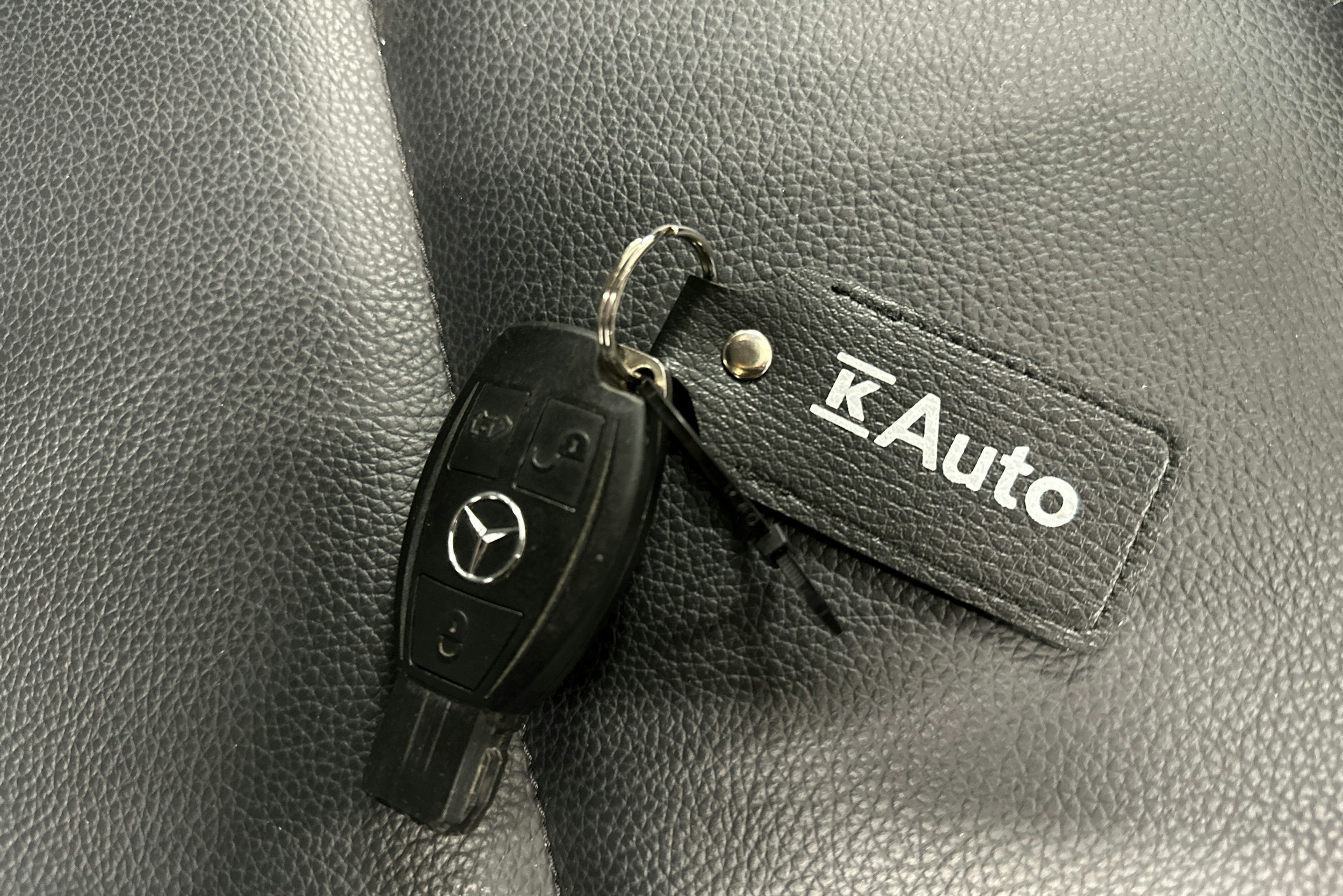 valkoinen Mercedes-Benz Vito 2021 kuva 22.