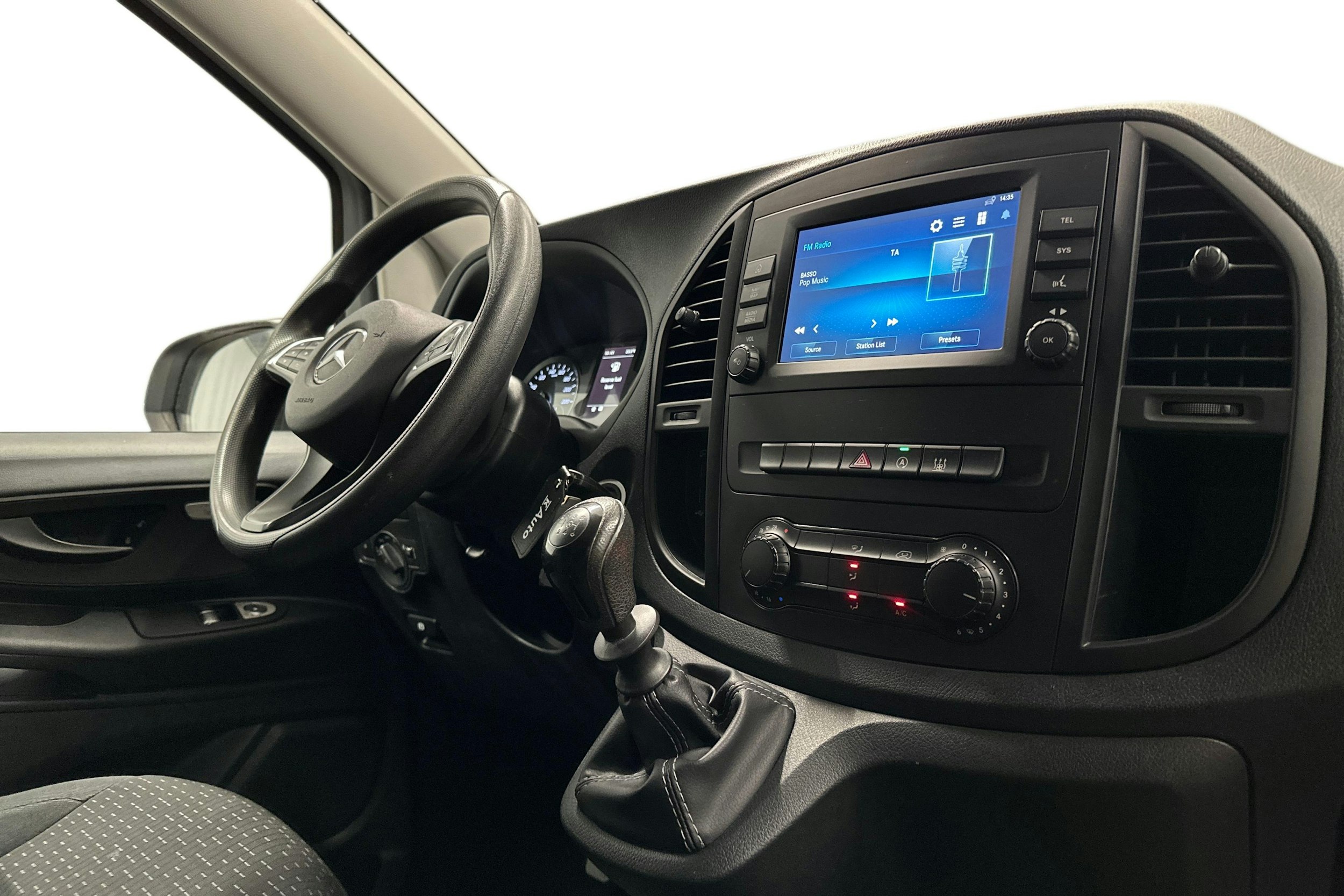valkoinen Mercedes-Benz Vito 2021 kuva 7.