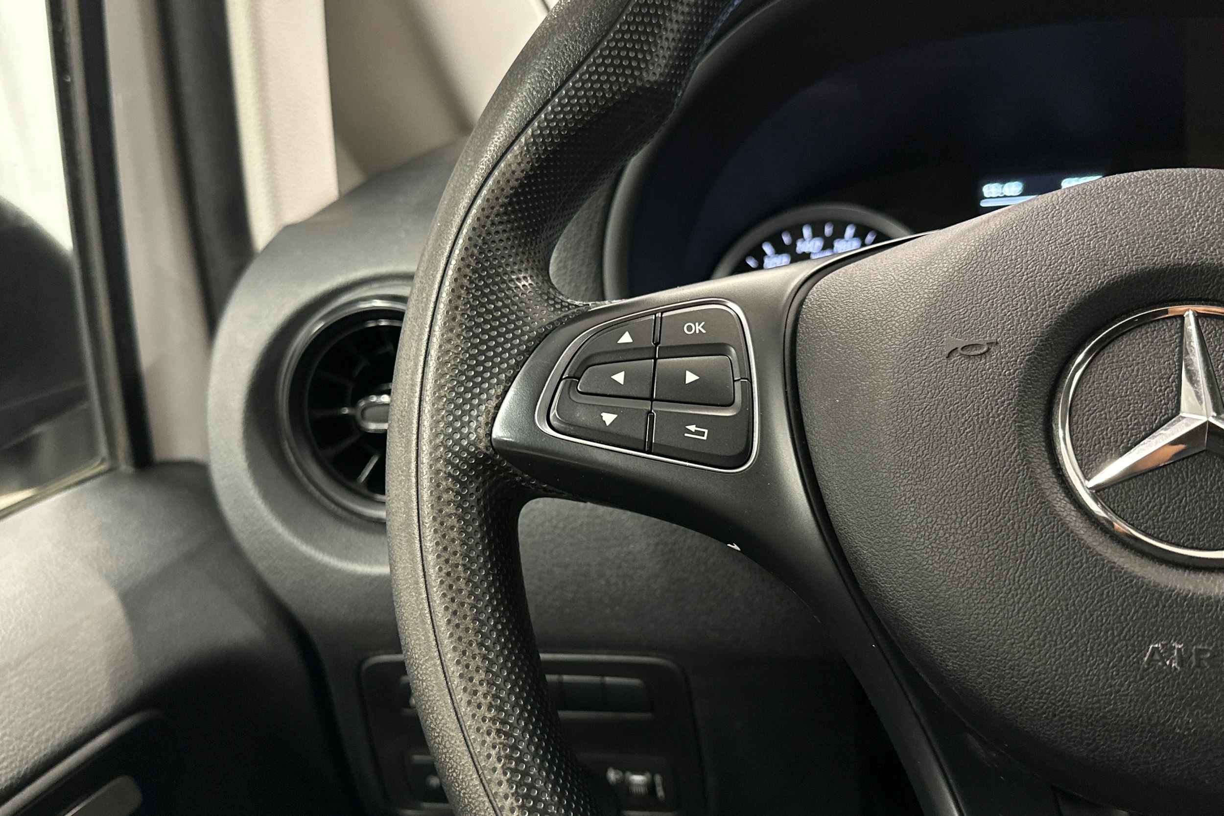 valkoinen Mercedes-Benz Vito 2021 kuva 11.