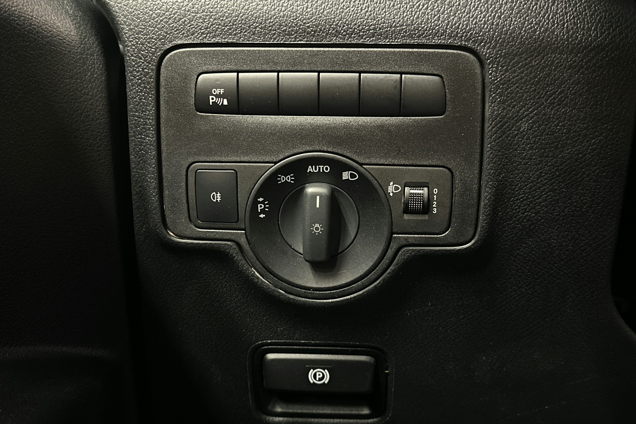 valkoinen Mercedes-Benz Vito 2021 kuva 13.
