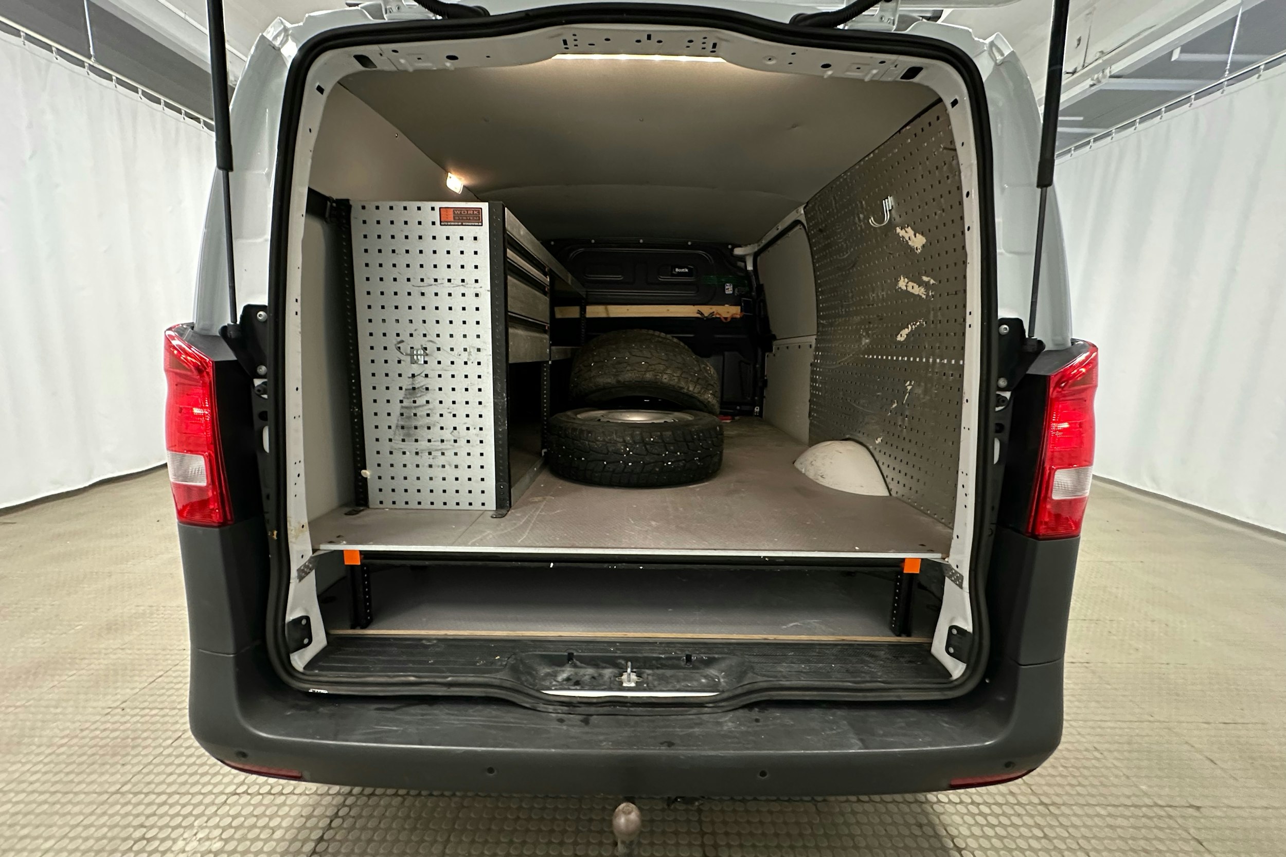 valkoinen Mercedes-Benz Vito 2021 kuva 19.
