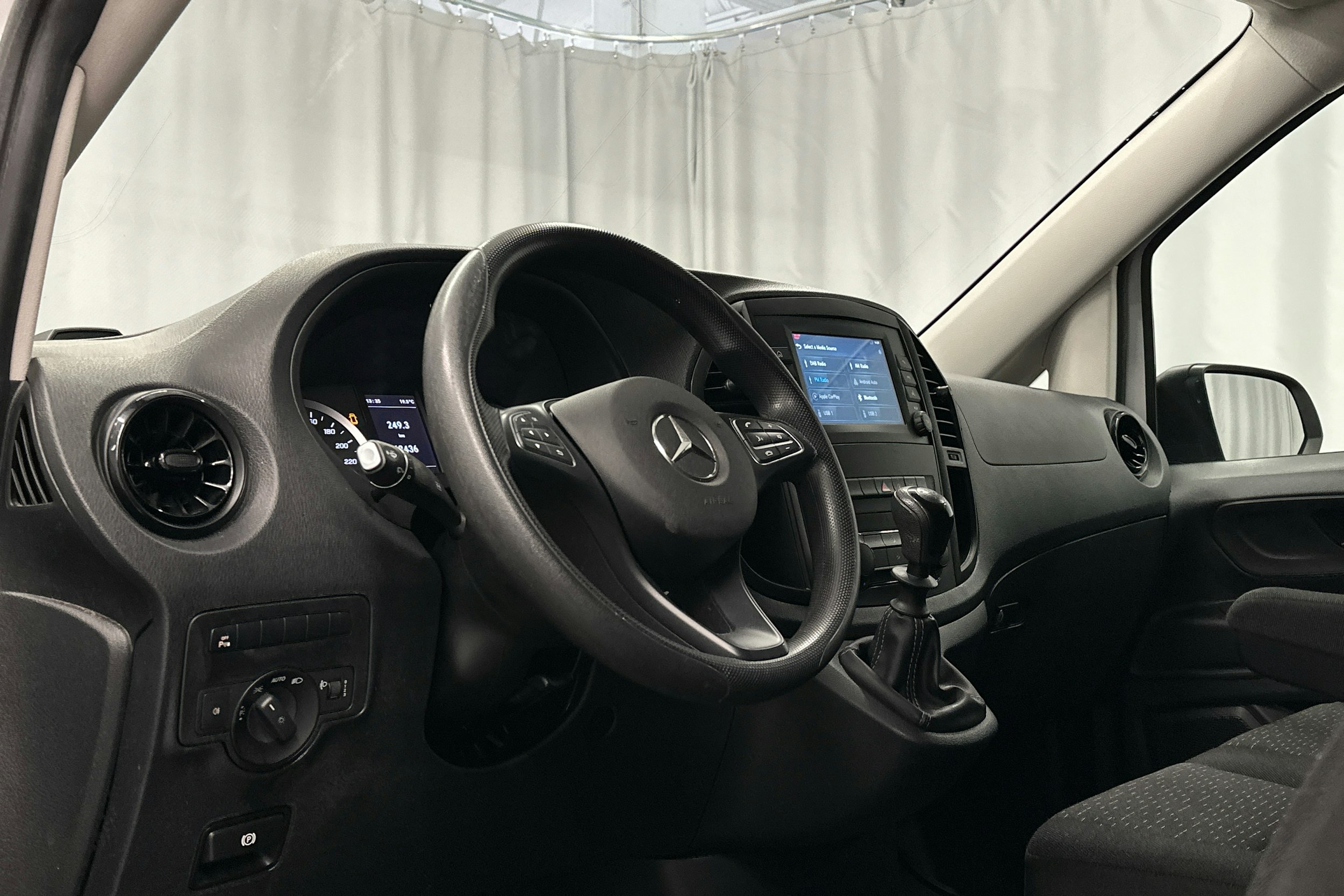 valkoinen Mercedes-Benz Vito 2021 kuva 6.
