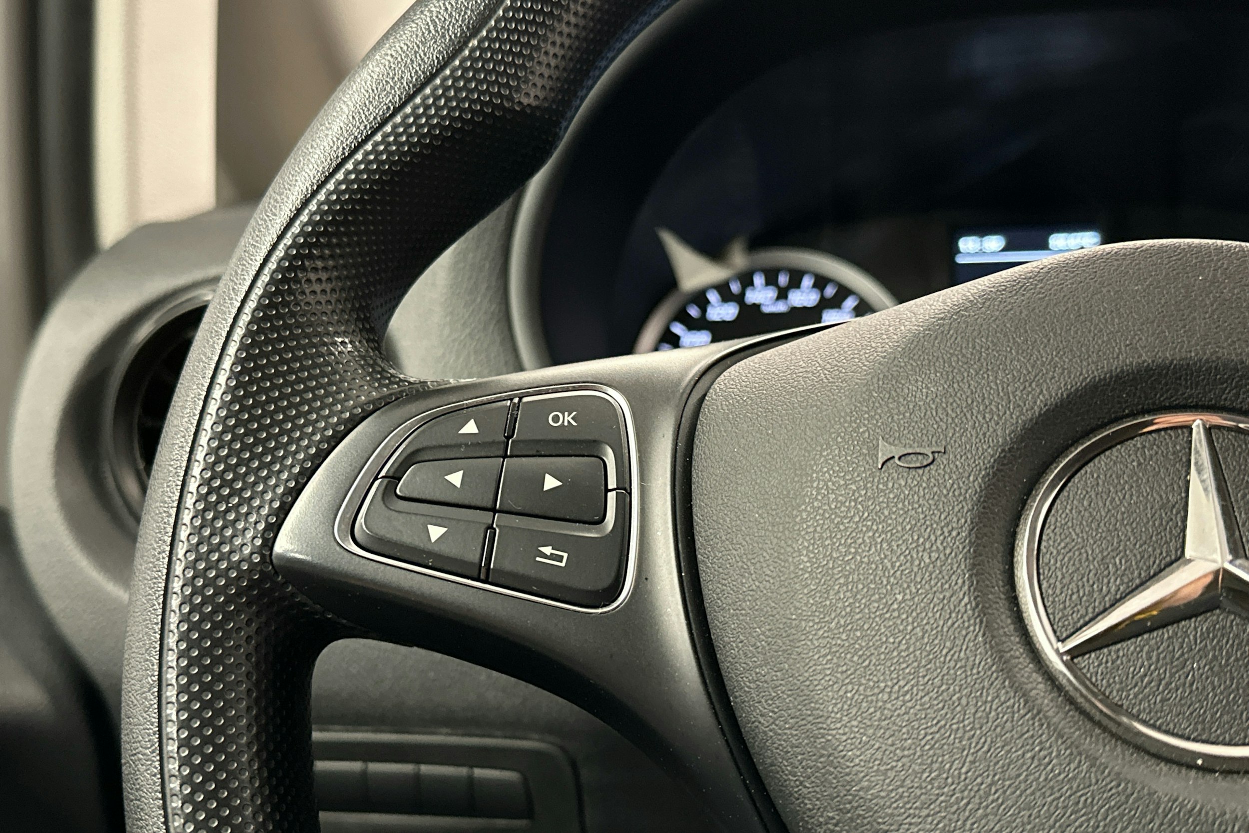 valkoinen Mercedes-Benz Vito 2021 kuva 10.