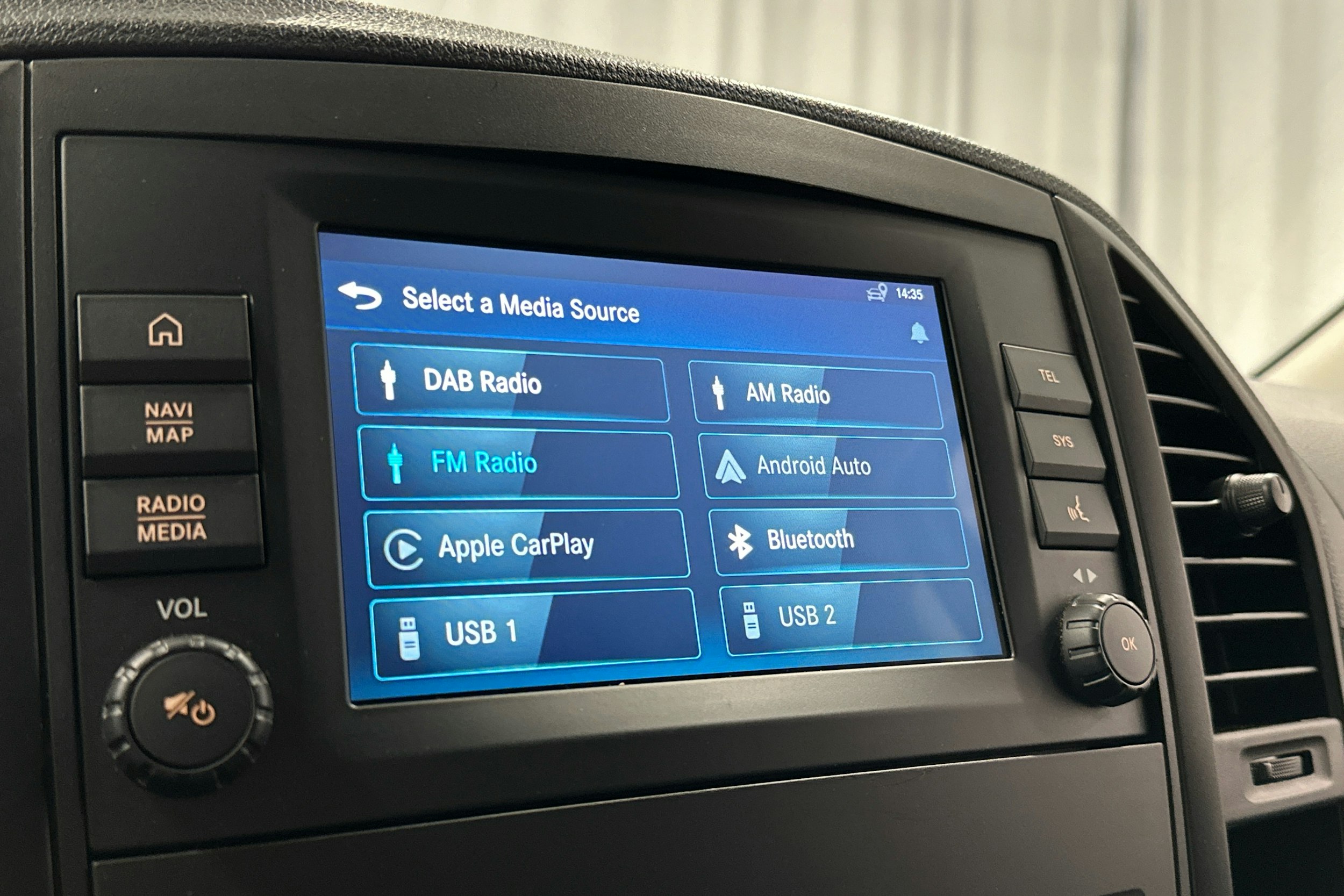 valkoinen Mercedes-Benz Vito 2021 kuva 15.