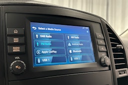 valkoinen Mercedes-Benz Vito 2021 kuva 15.