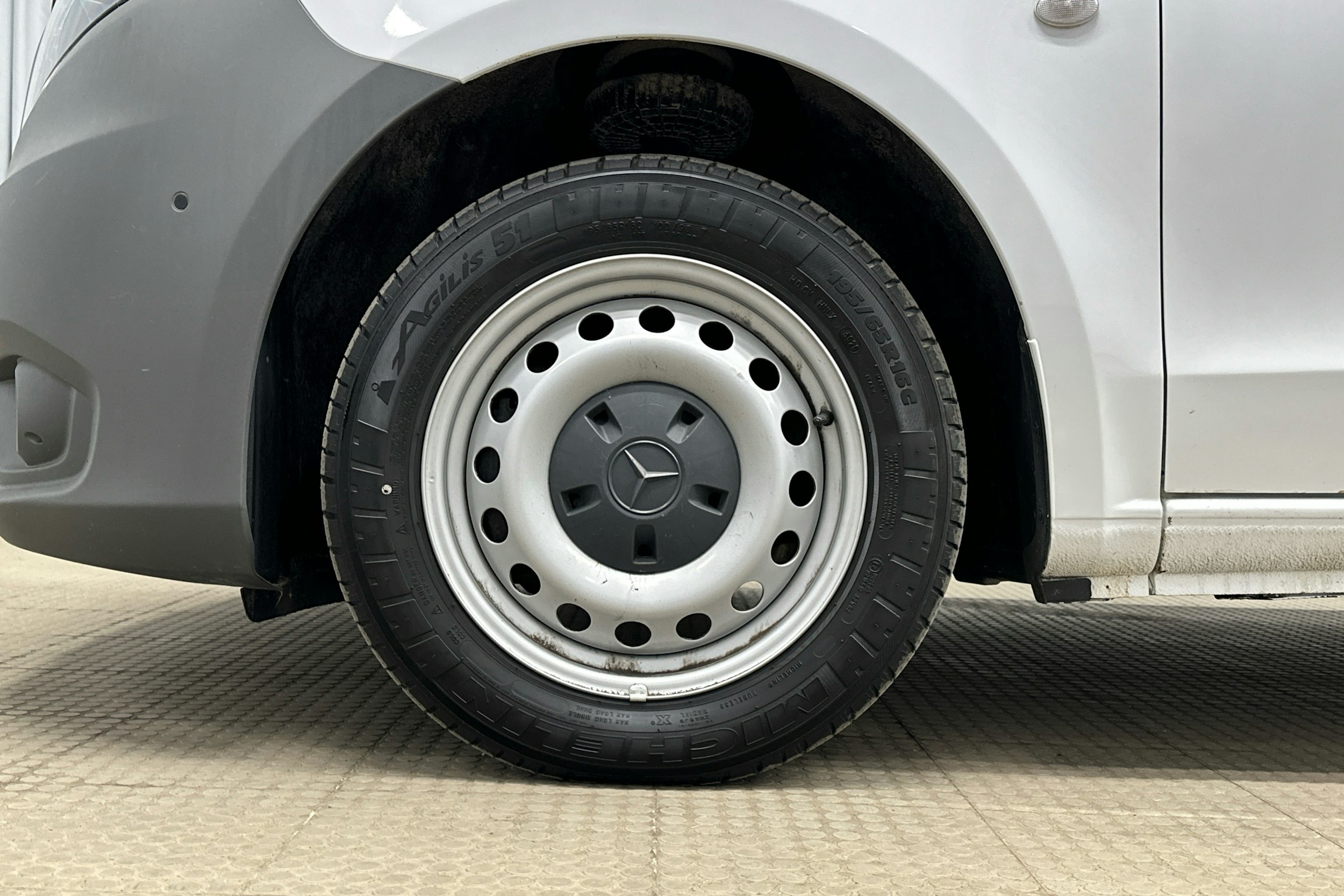 valkoinen Mercedes-Benz Vito 2021 kuva 23.