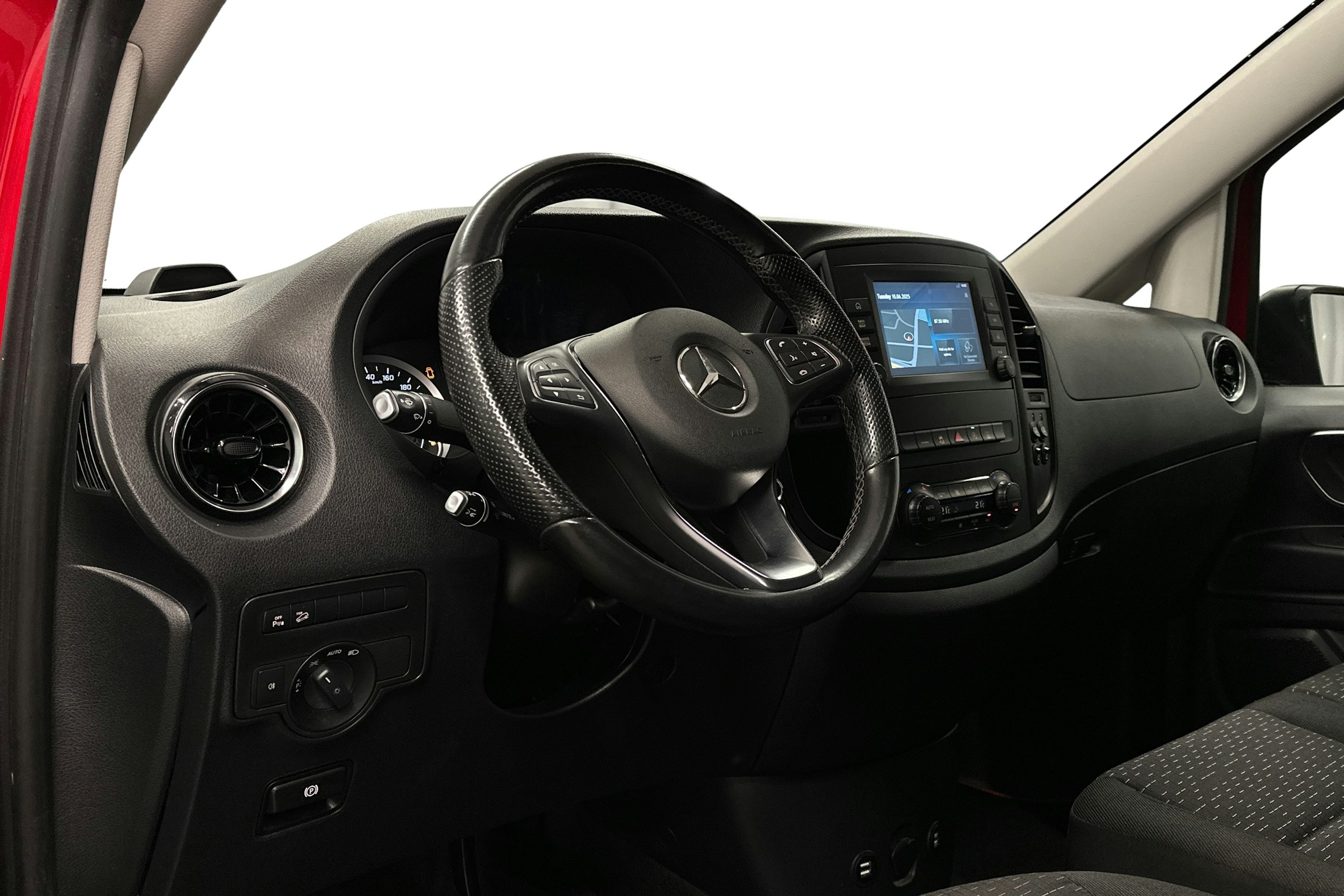 punainen Mercedes-Benz Vito 2021 kuva 6.