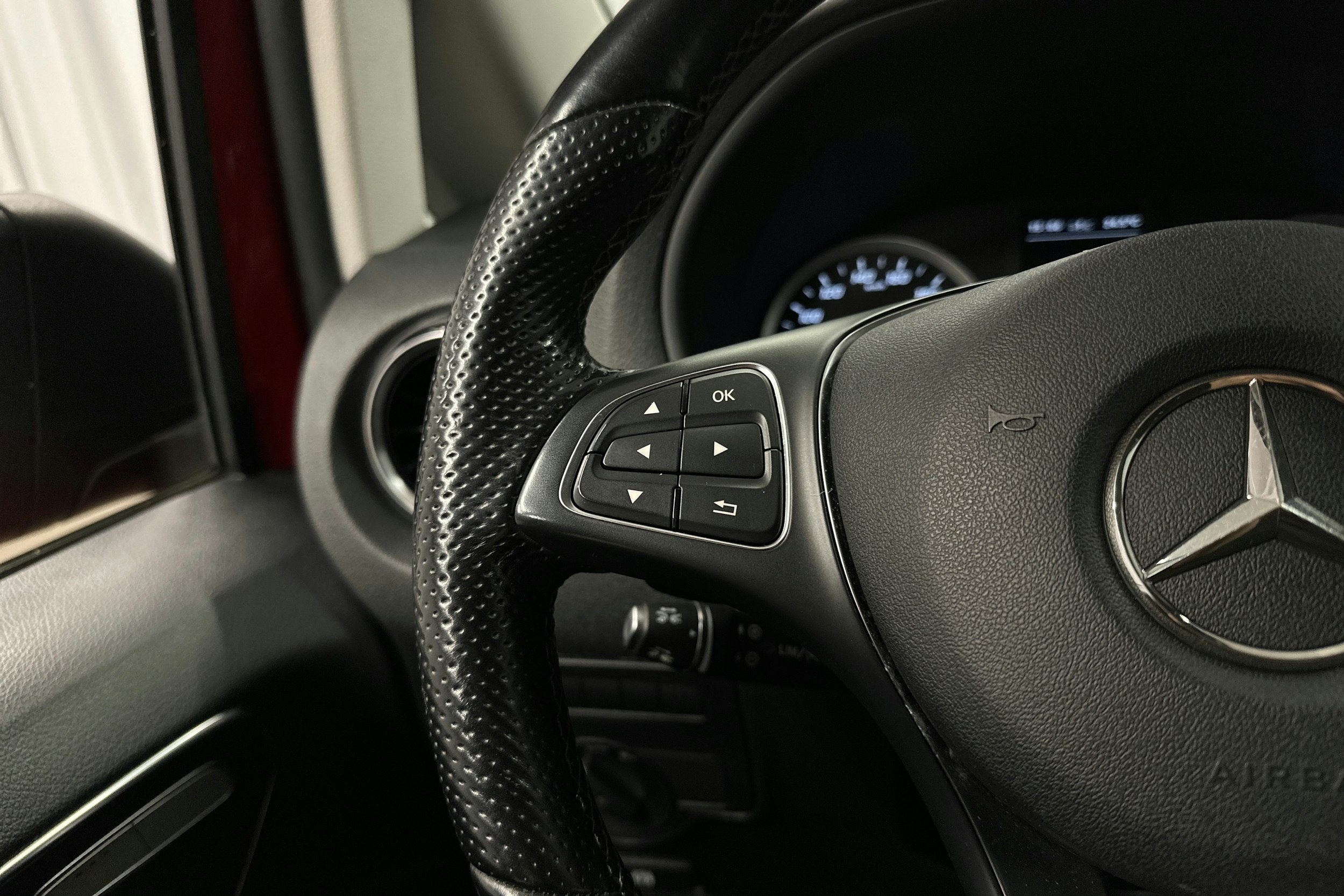 punainen Mercedes-Benz Vito 2021 kuva 11.