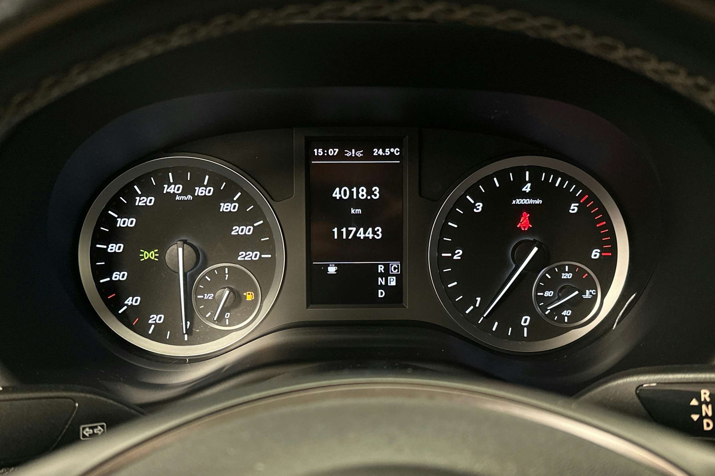 punainen Mercedes-Benz Vito 2021 kuva 13.